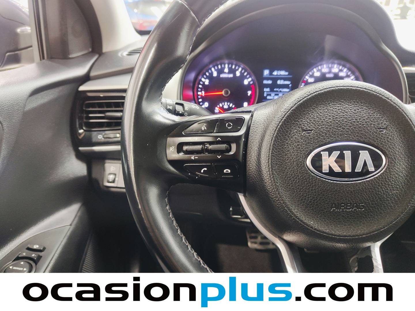 Foto KIA Stonic Kia Stonic 1.0 T-GDi Black Edition DCT (120 CV)