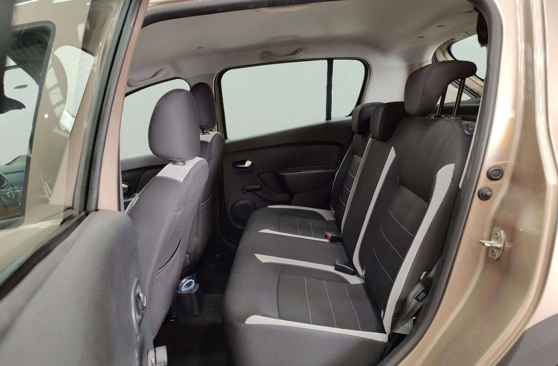 Dacia Sandero Stepway Essential TCe - foto 9