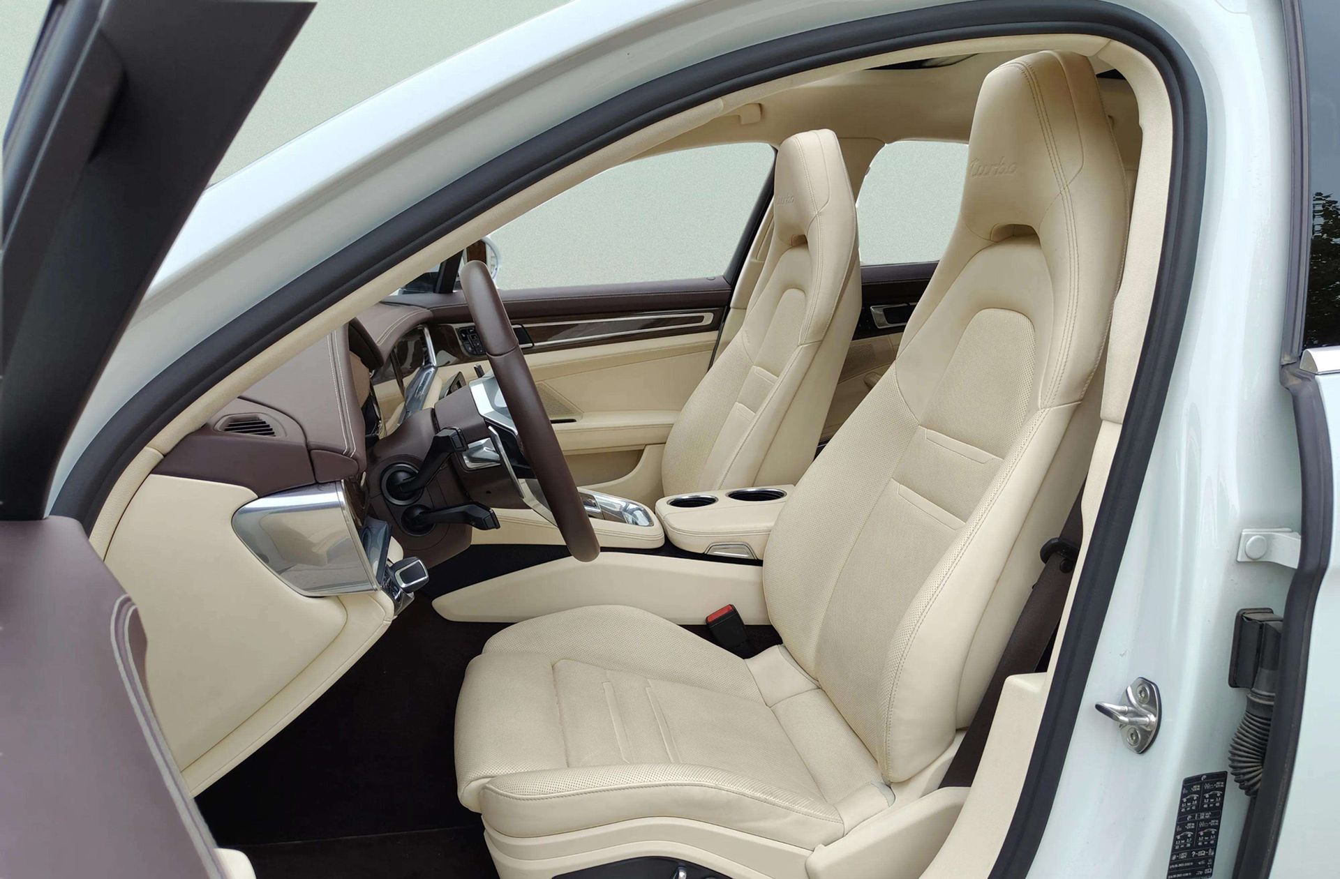 Porsche Panamera Turbo - foto 18