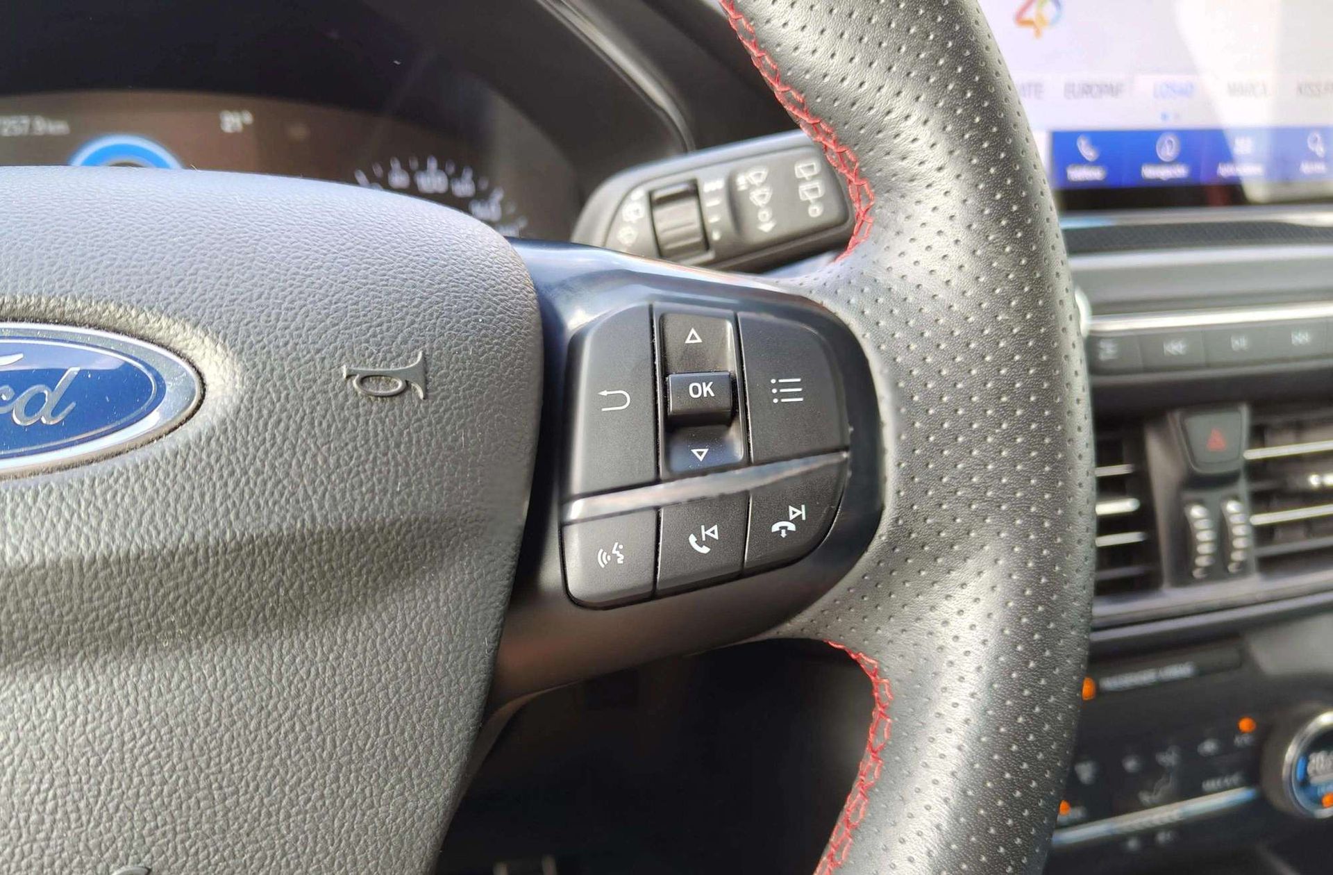 Ford Focus 1.0 EcoBoost ST-Line - foto 32