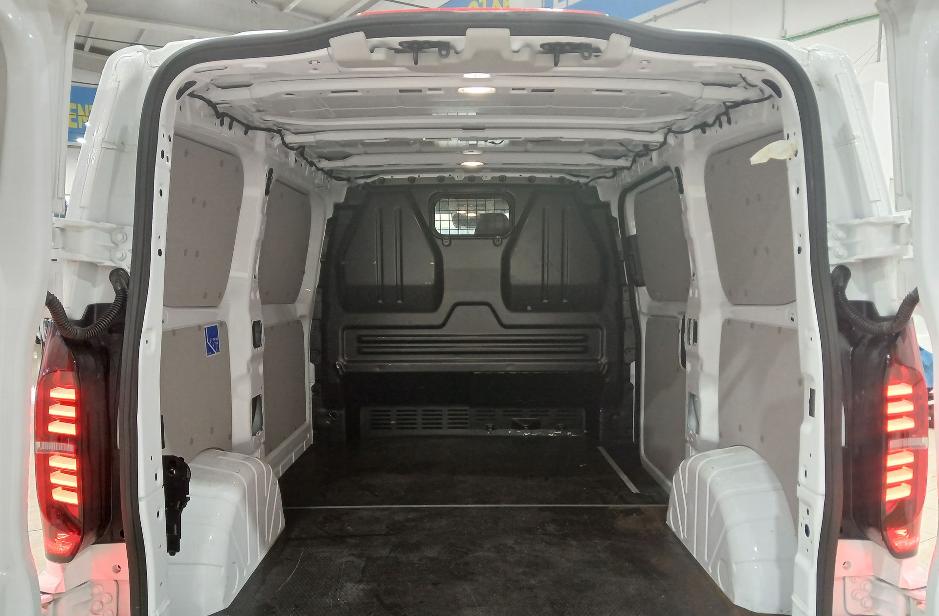 Volkswagen Transporter Furgon Batalla Corta TN 2.0 TDI - foto 16