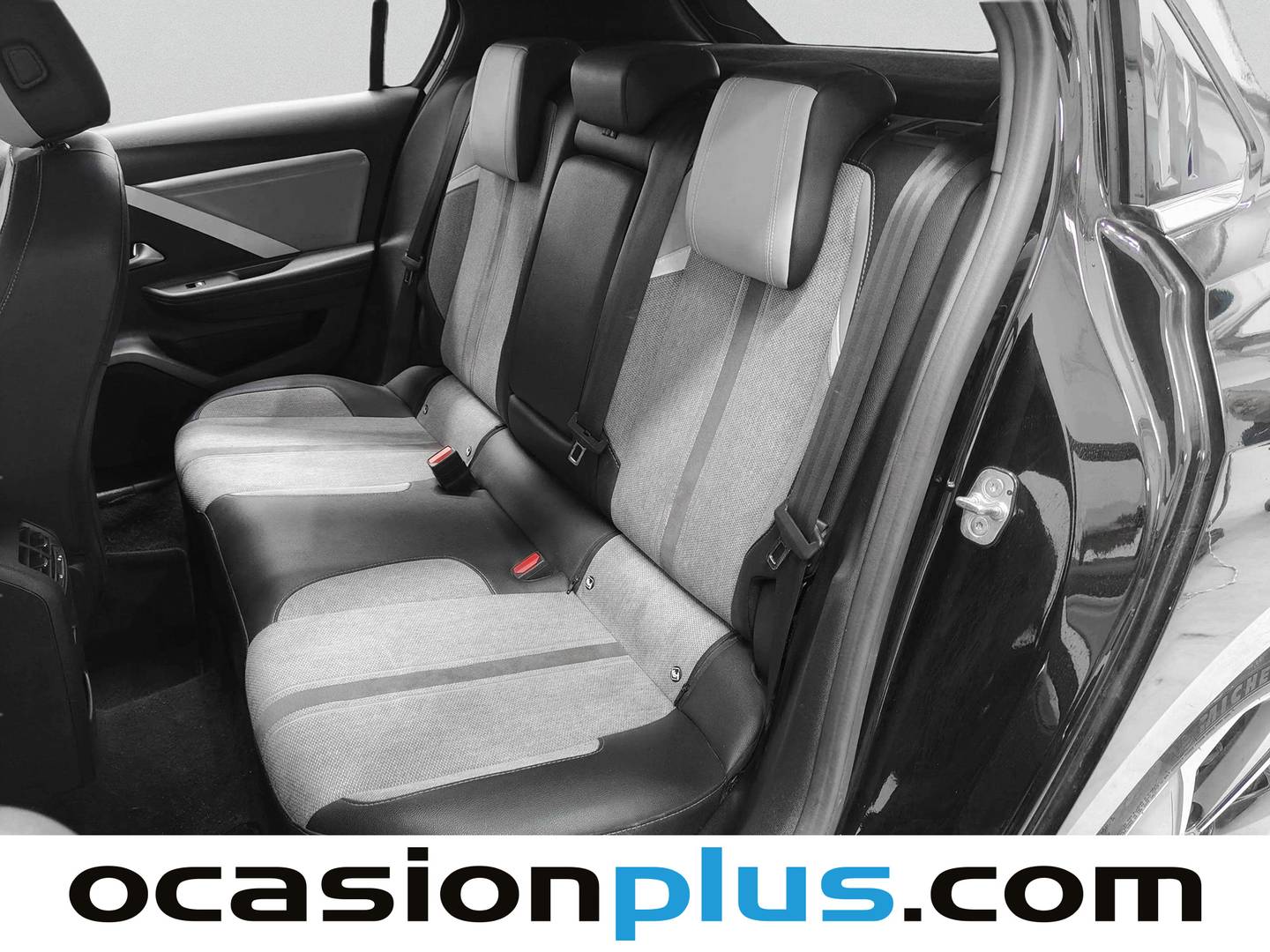 Foto asientos traseros Opel Astra Opel Astra 1.2 Turbo XHT Elegance (130 CV)