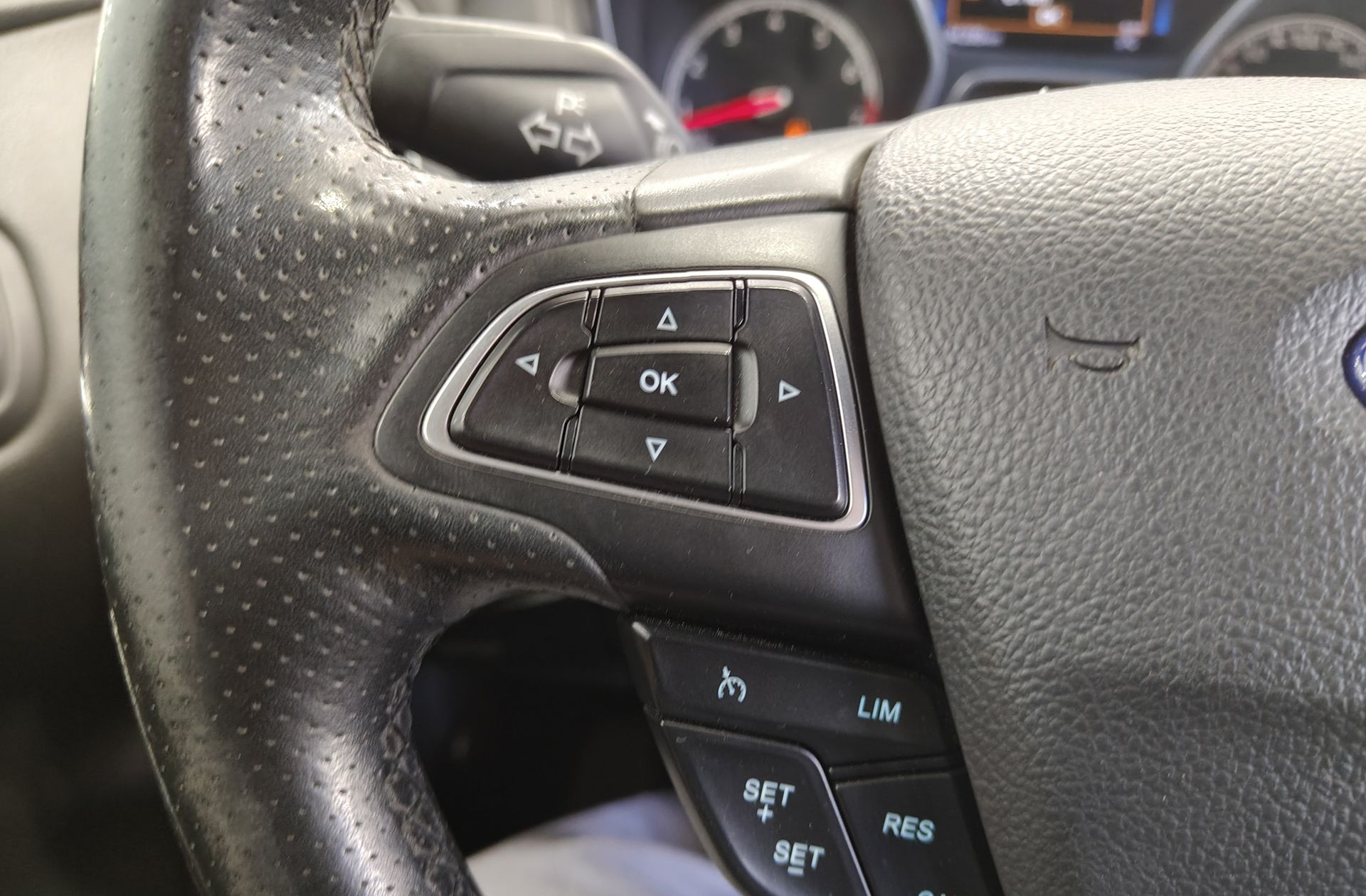Ford Focus 2.0 EcoBoost ST - foto 24
