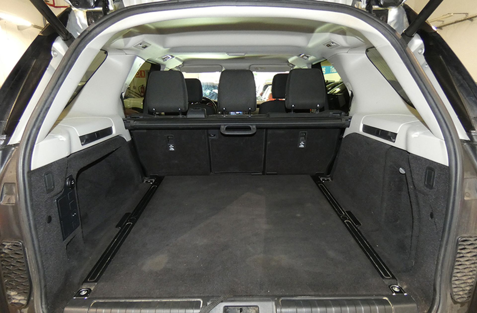 Land Rover Discovery 3.0 TD6 SE 4x4 - foto 16