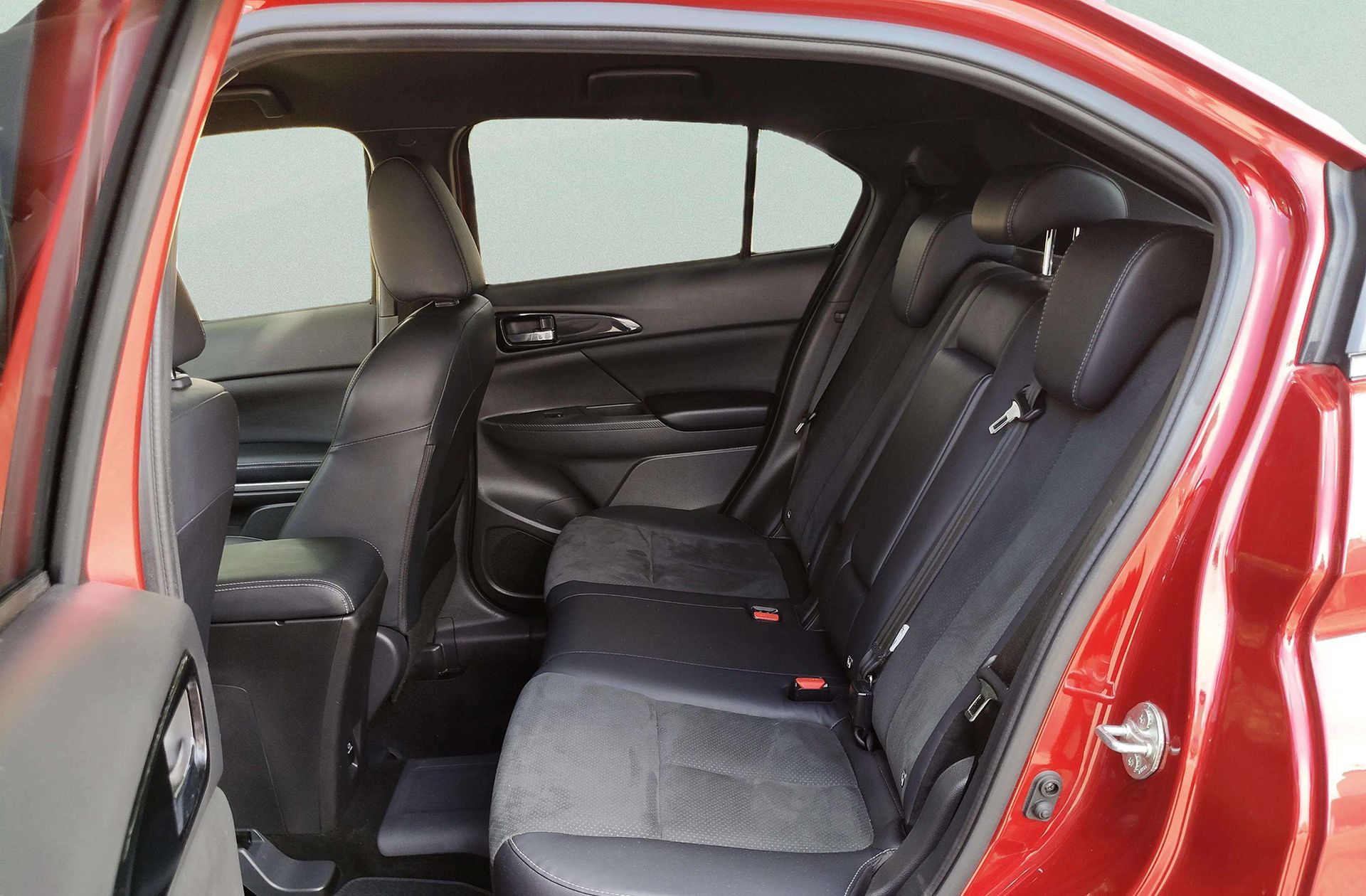Mitsubishi Eclipse Cross 2.4 PHEV Kaiteki 4WD - foto 15