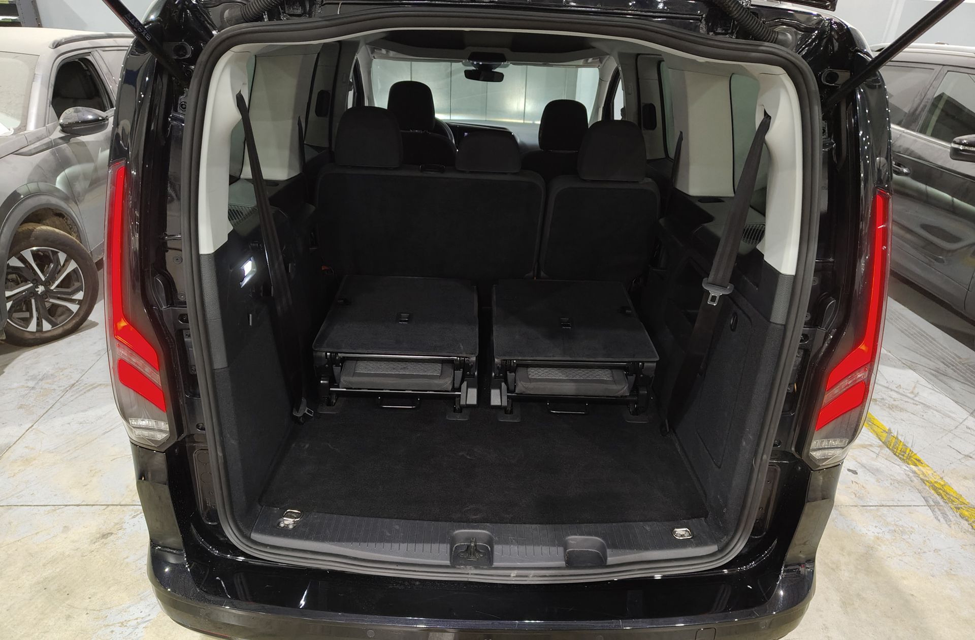 Ford Grand Tourneo Connect 2.0 EcoBlue Titanium - foto 19