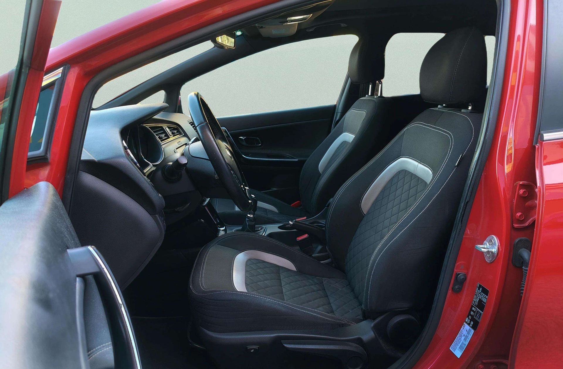 Kia Ceed 1.6 CRDi VGT GT Line - foto 13