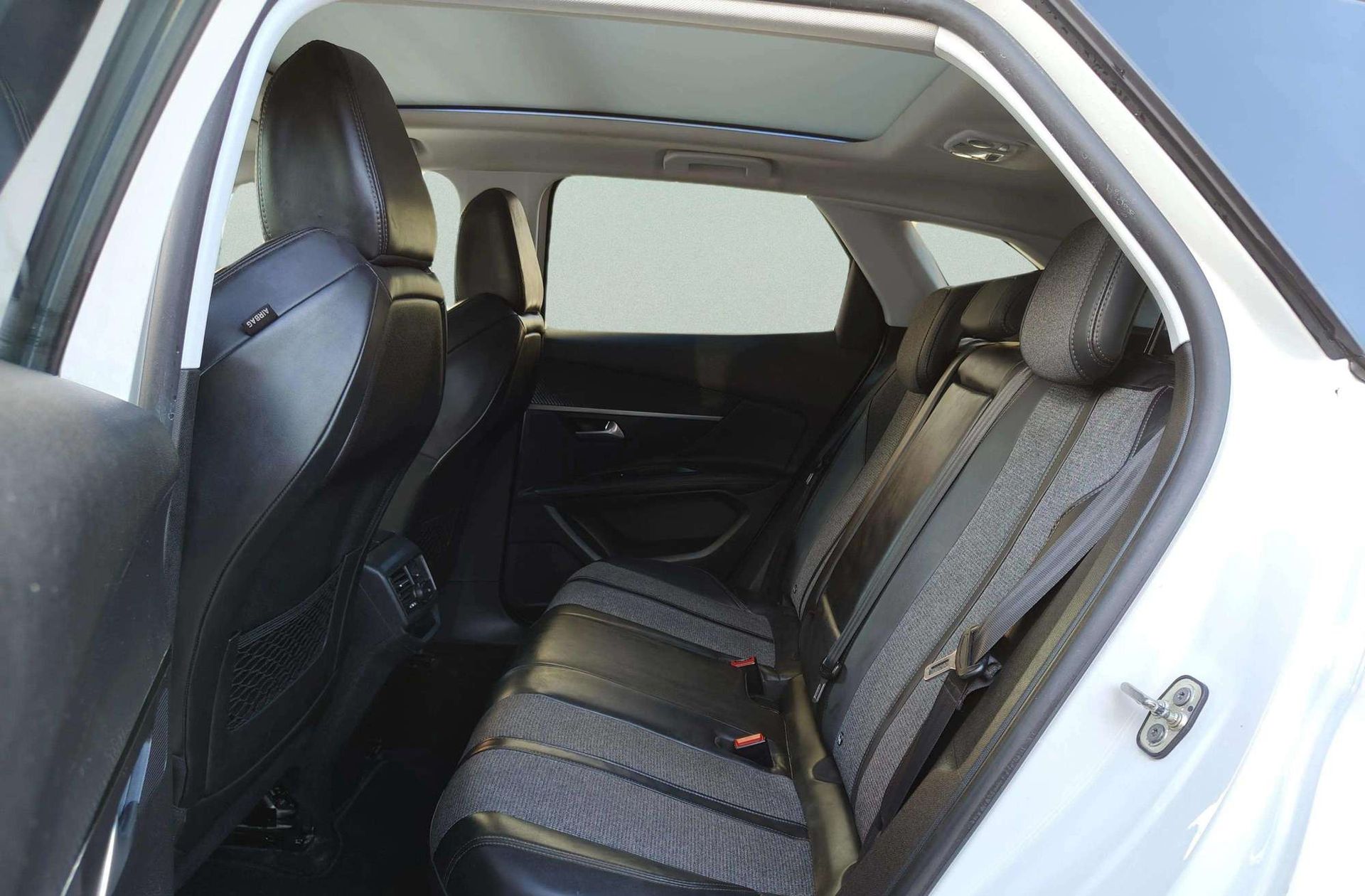 Peugeot 3008 PureTech 130 Allure EAT6 - foto 14