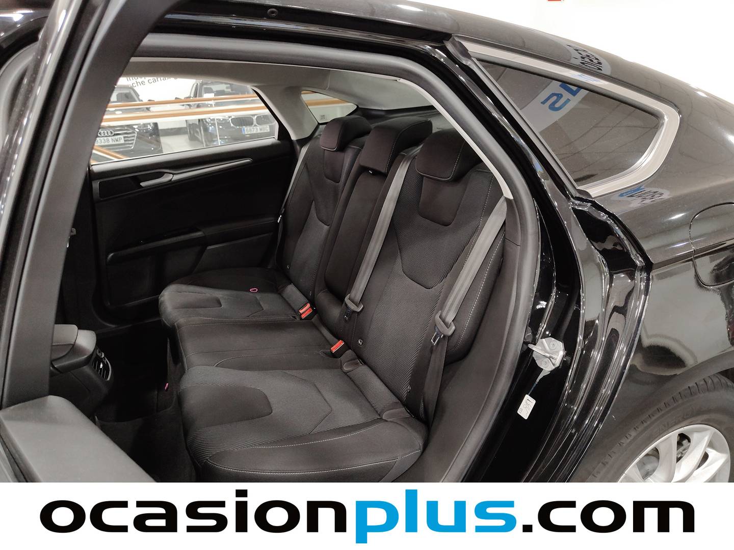 Foto asientos traseros Ford Mondeo Ford Mondeo 2.0 Híbrido HEV Sedan Titanium (187 CV)