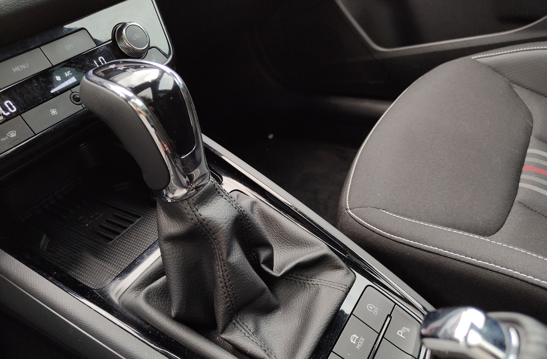 Škoda Kamiq 1.5 TSI Montecarlo DSG - foto 5