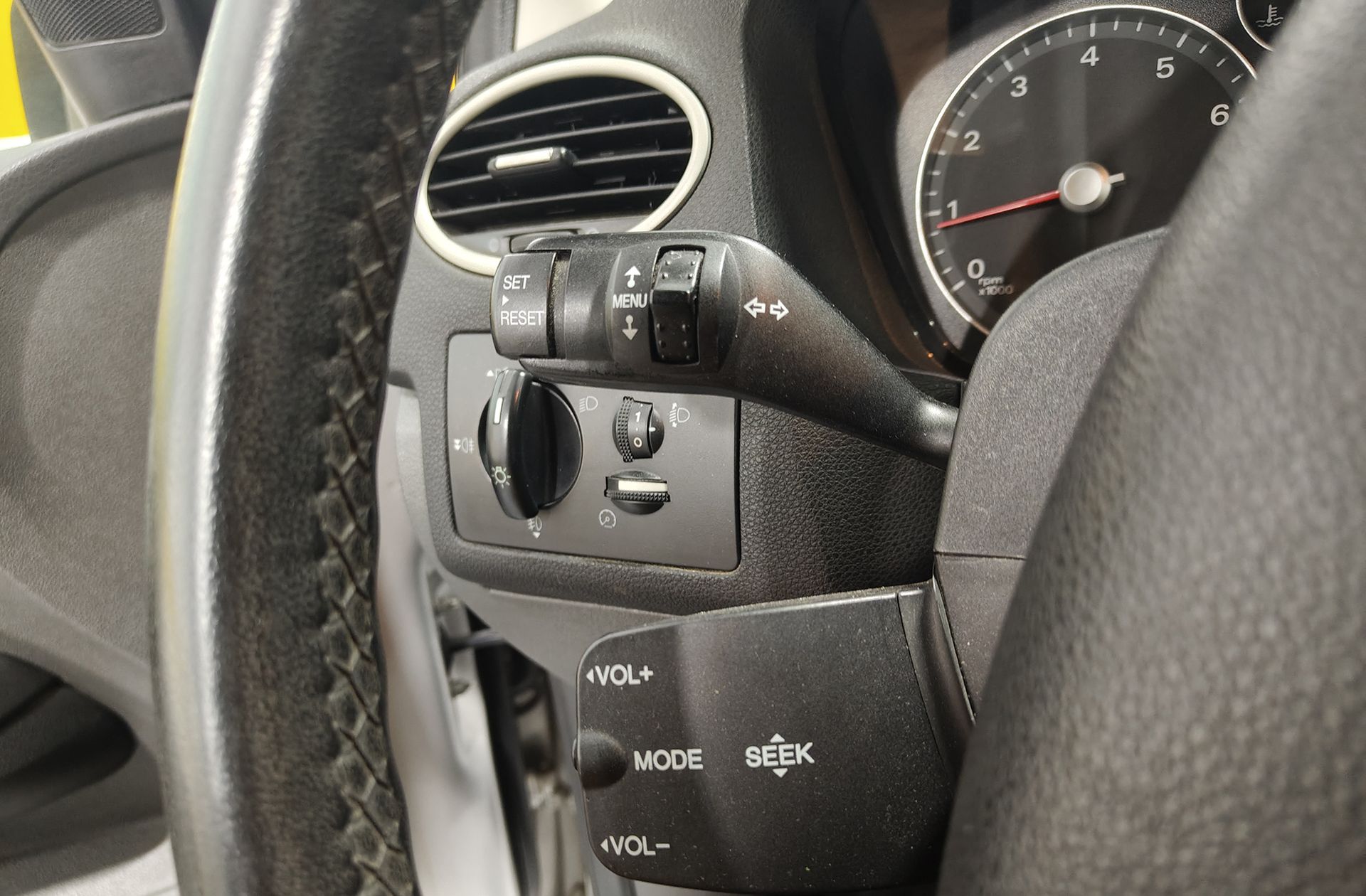 Ford Focus 1.6 Sport - foto 25