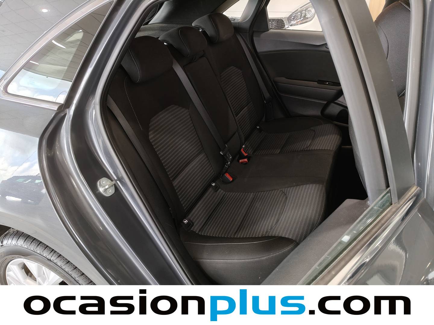 Foto asientos traseros KIA Ceed KIA Ceed 1.6 MHEV iMT Drive (136 CV)