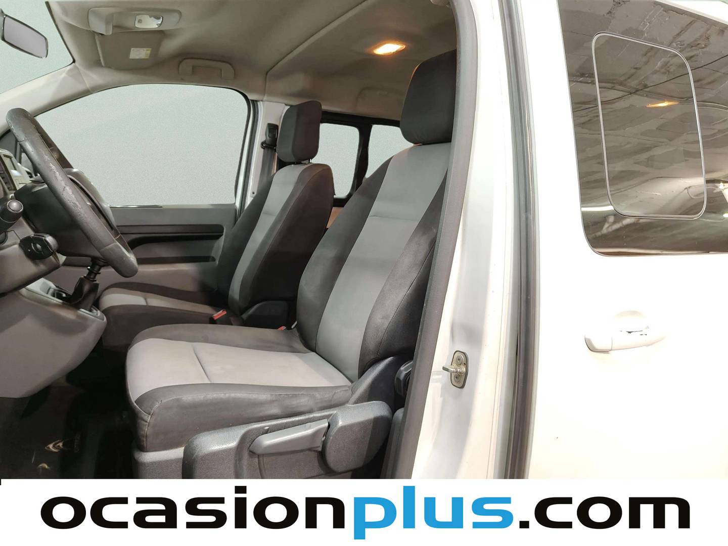 Foto asientos delanteros Citroën Jumpy Citroën Jumpy Combi BlueHDi 115 Confort Talla M (115 CV) Semi-camper