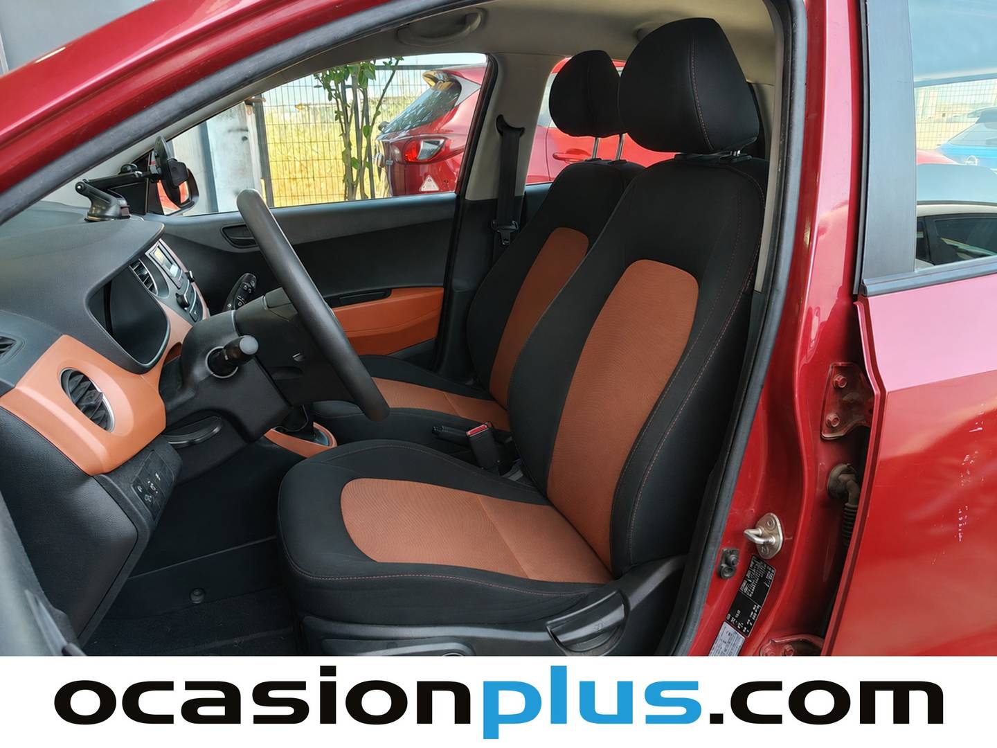 Foto asientos delanteros Hyundai i10 Hyundai i10 1.0 Tecno Orange (66 CV)