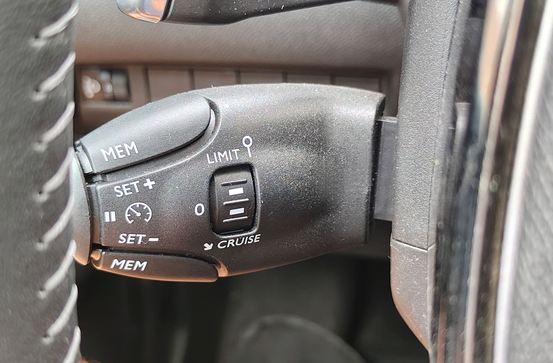 Peugeot 208 Style Hybrid 100 eDCS6 - foto 21