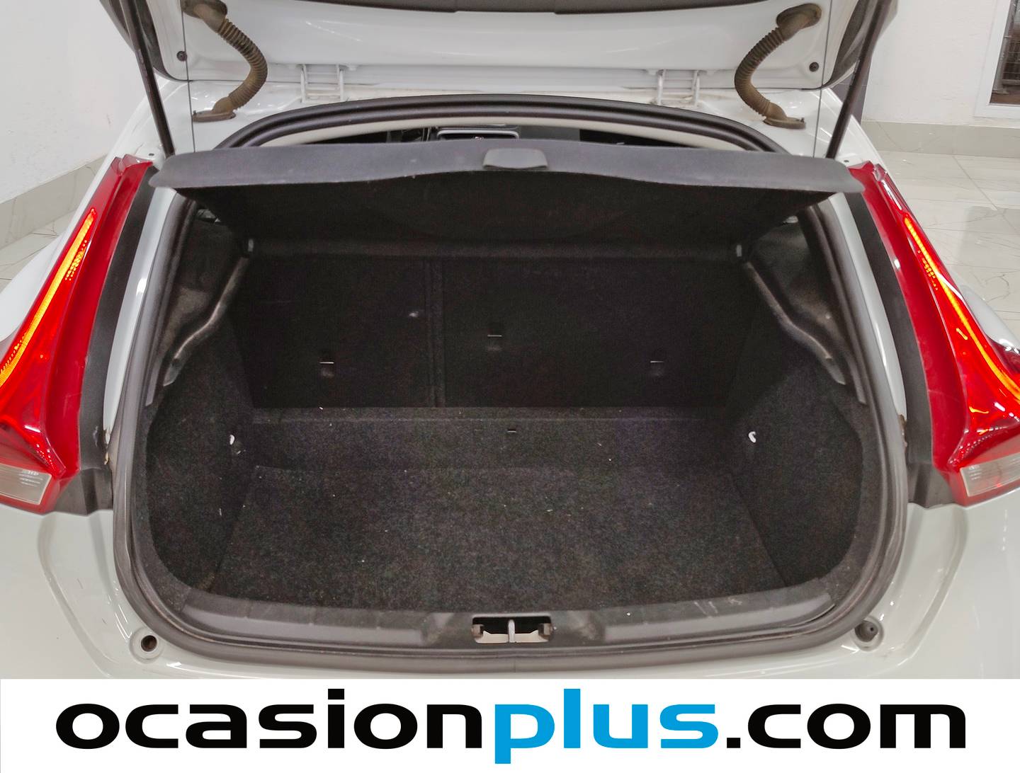 Fotos maletero Volvo V40 Volvo V40 D2 Kinetic Auto (120 CV)