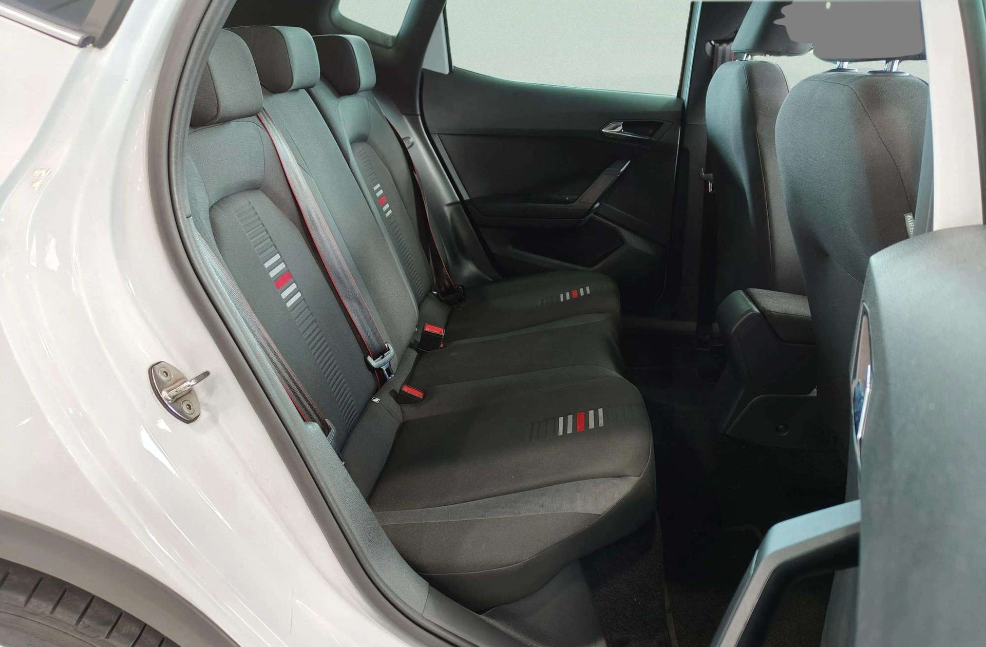 SEAT Arona 1.0 TSI Ecomotive FR Edition - foto 23