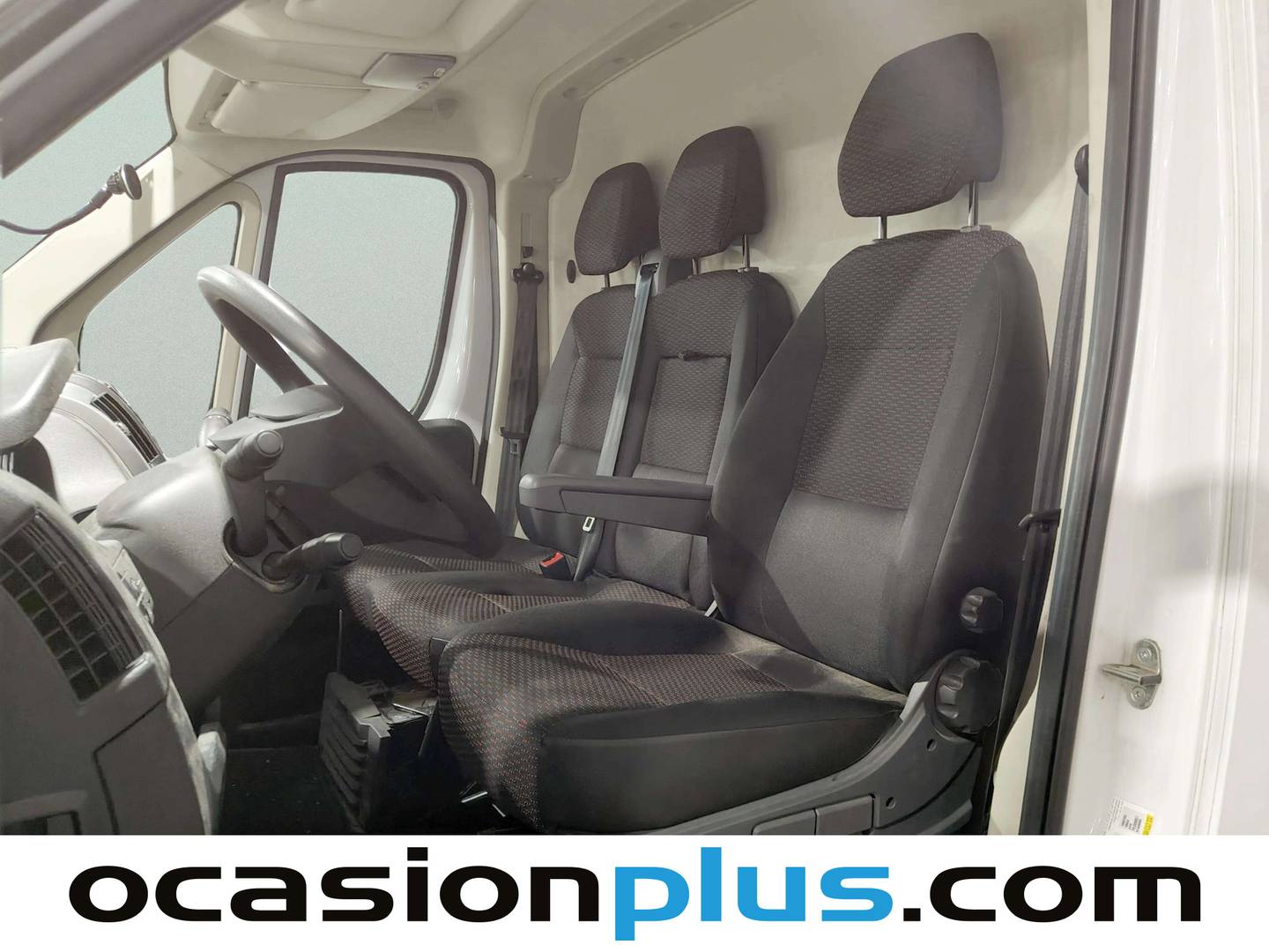 Foto asientos delanteros Peugeot Boxer Peugeot Boxer BlueHDi 140 S&S 335 L2H2 (140 CV)