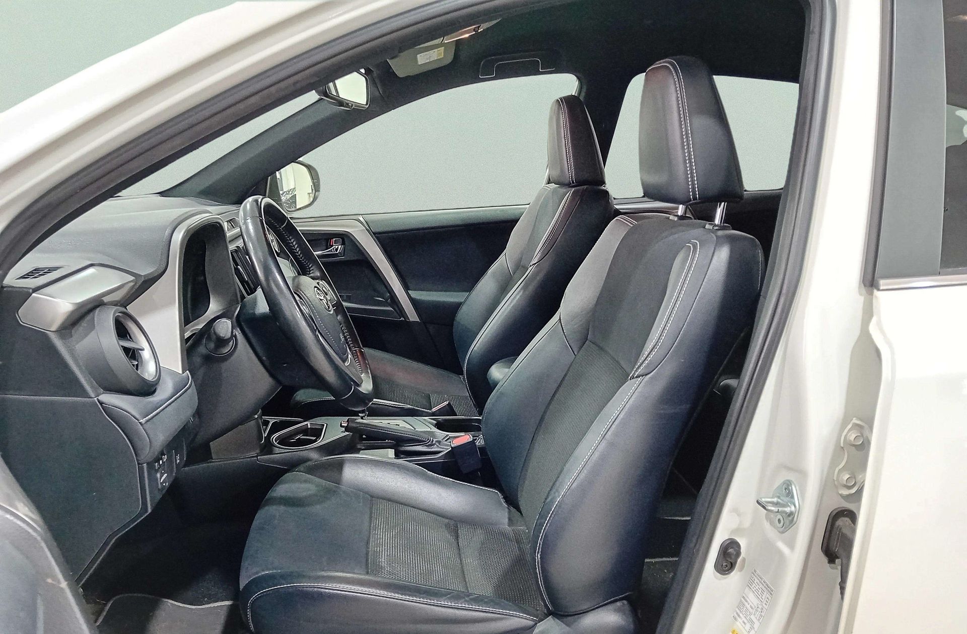 Toyota RAV4 2.5l hybrid Feel! 2WD - foto 12