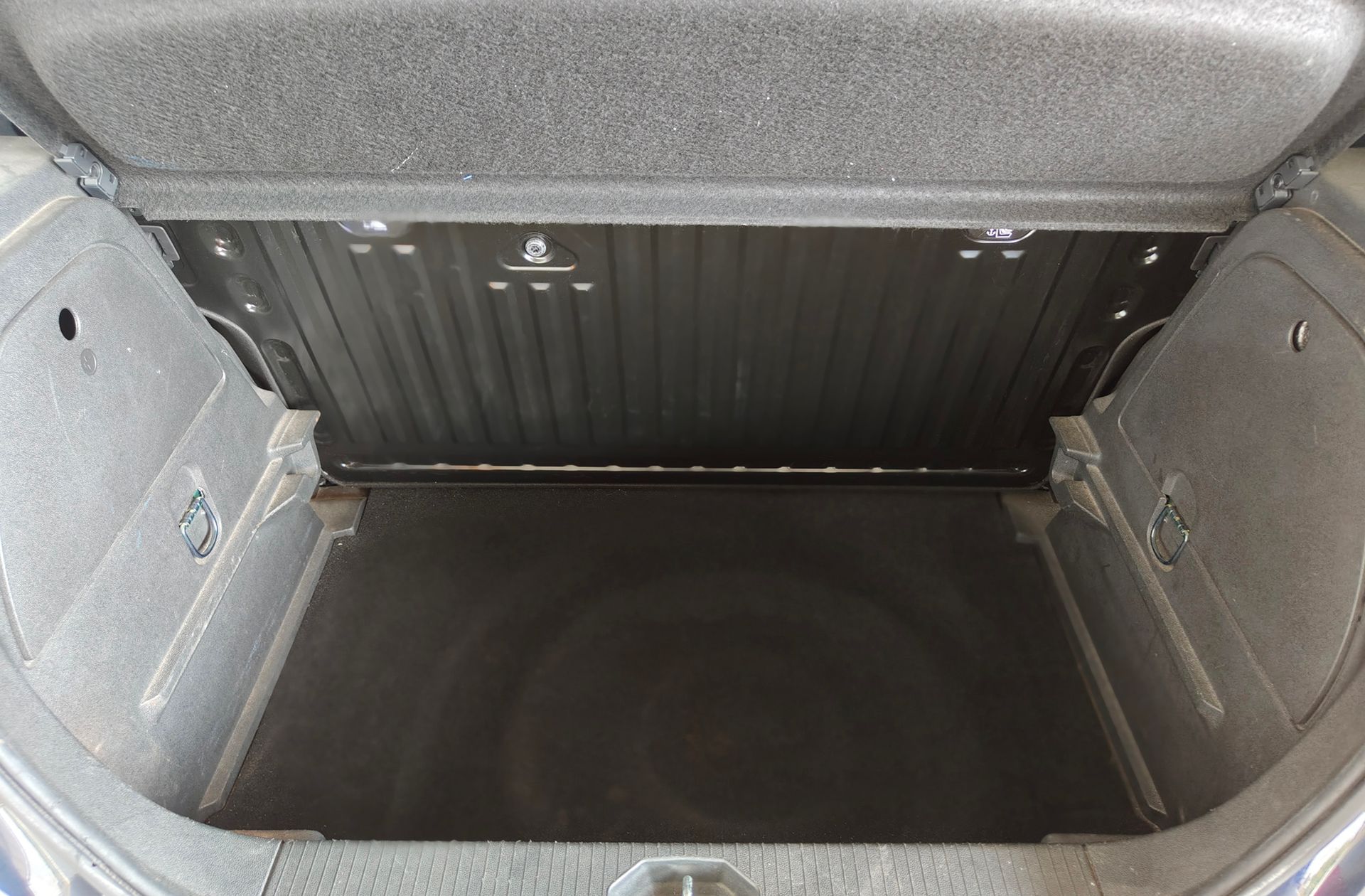 Opel Corsa 1.4 Expression - foto 12