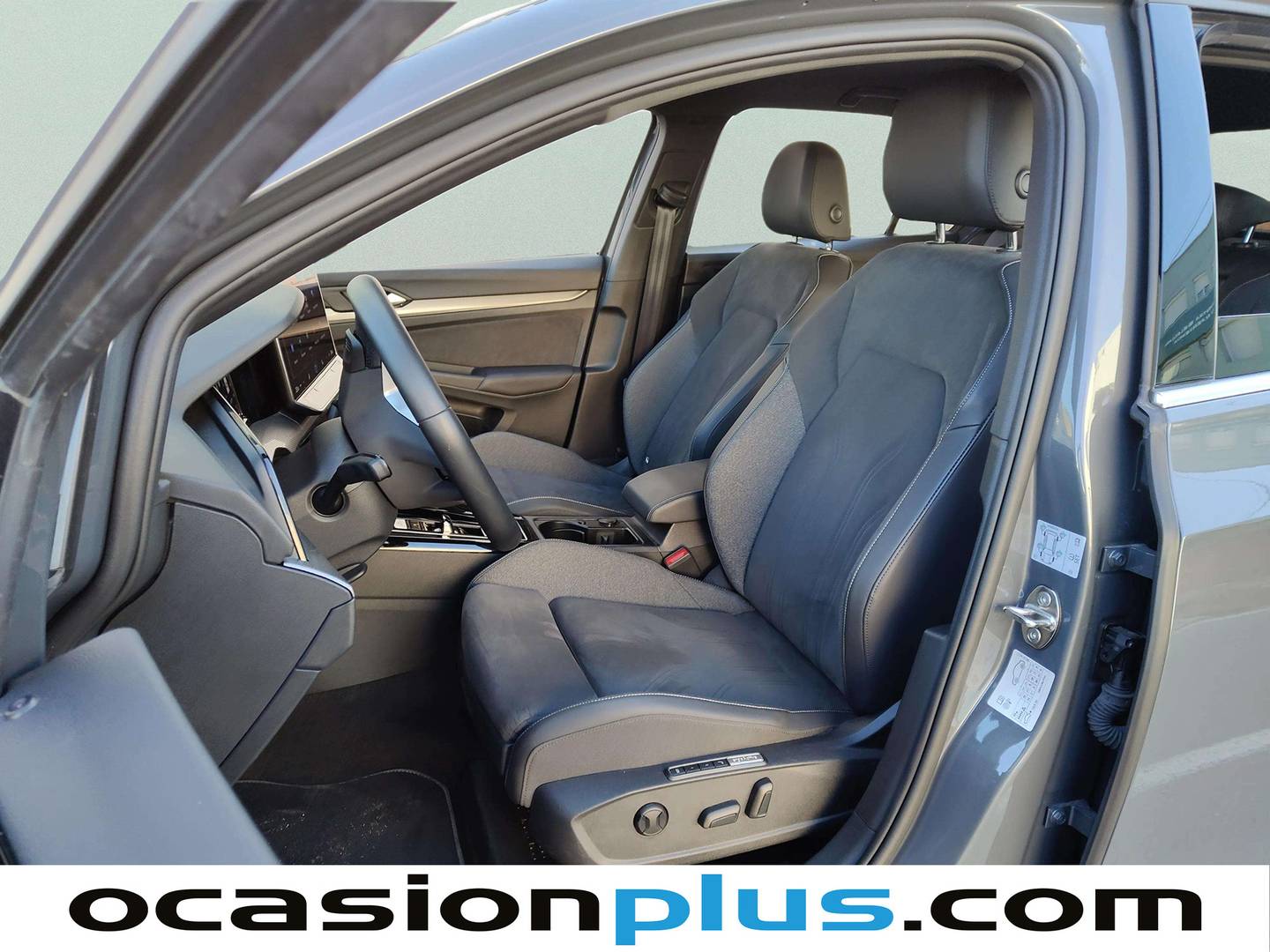 Foto asientos delanteros Volkswagen Golf Volkswagen Golf 1.5 eTSI  (116 CV) DSG