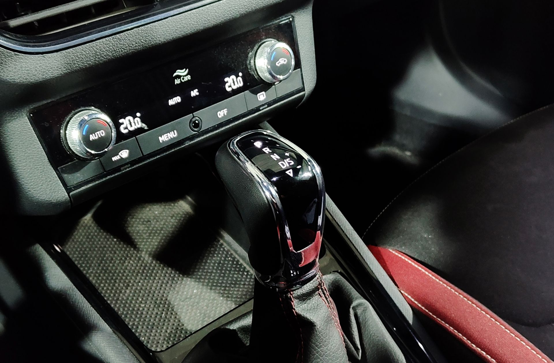 Škoda Kamiq 1.5 TSI Montecarlo DSG - foto 6