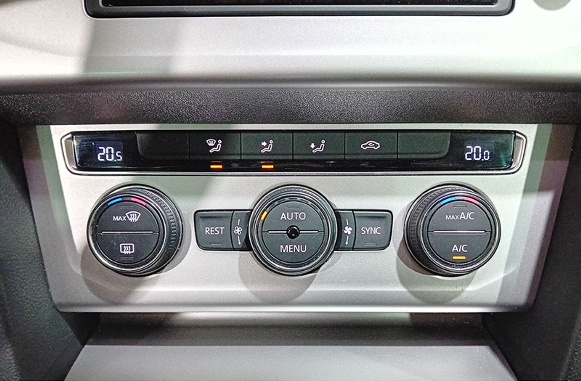 Volkswagen Passat Advance 2.0 TDI BMT DSG - foto 30