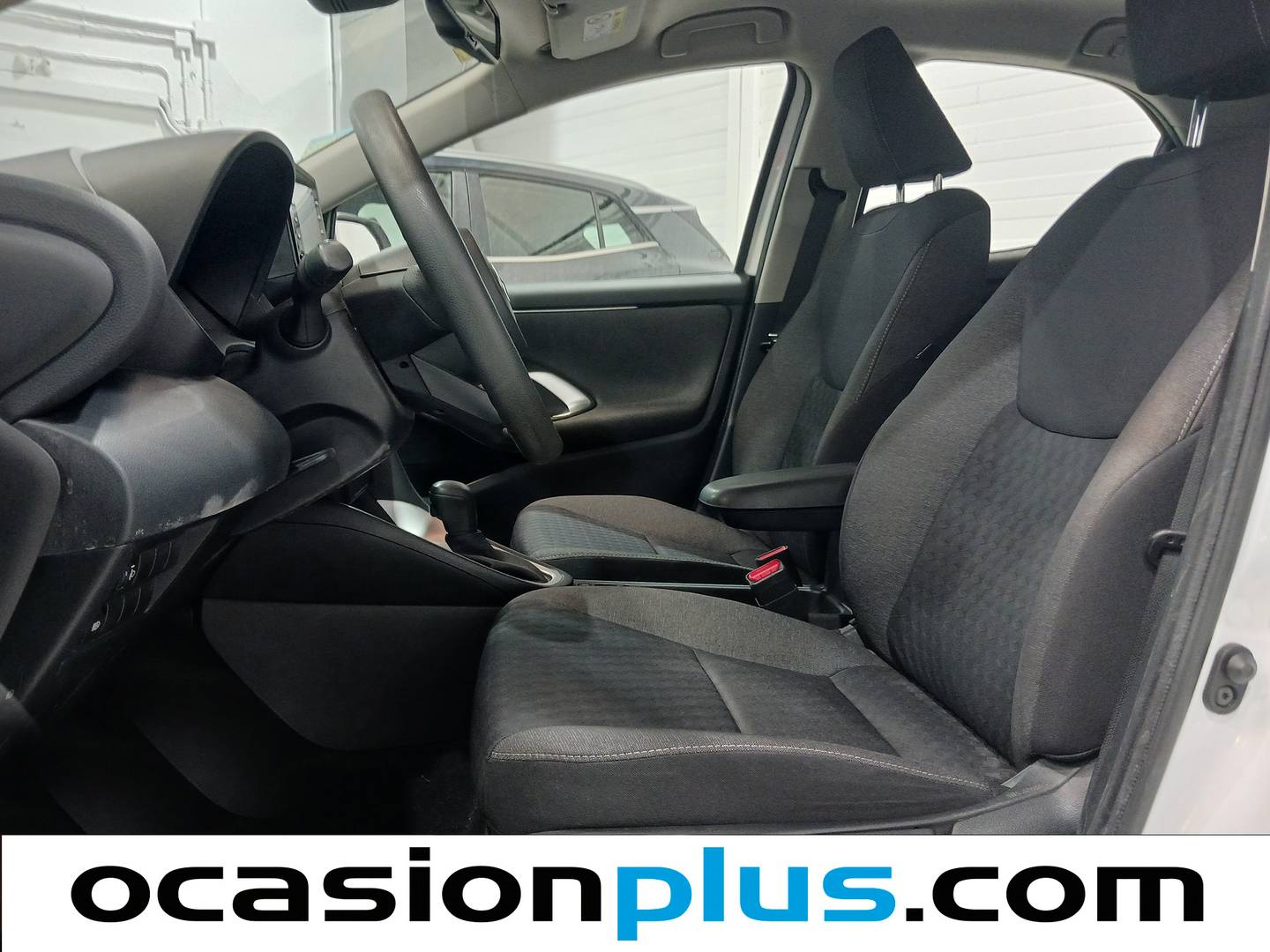 Foto asientos delanteros Toyota Yaris Toyota Yaris 1.5 120H Business Plus (116 CV)