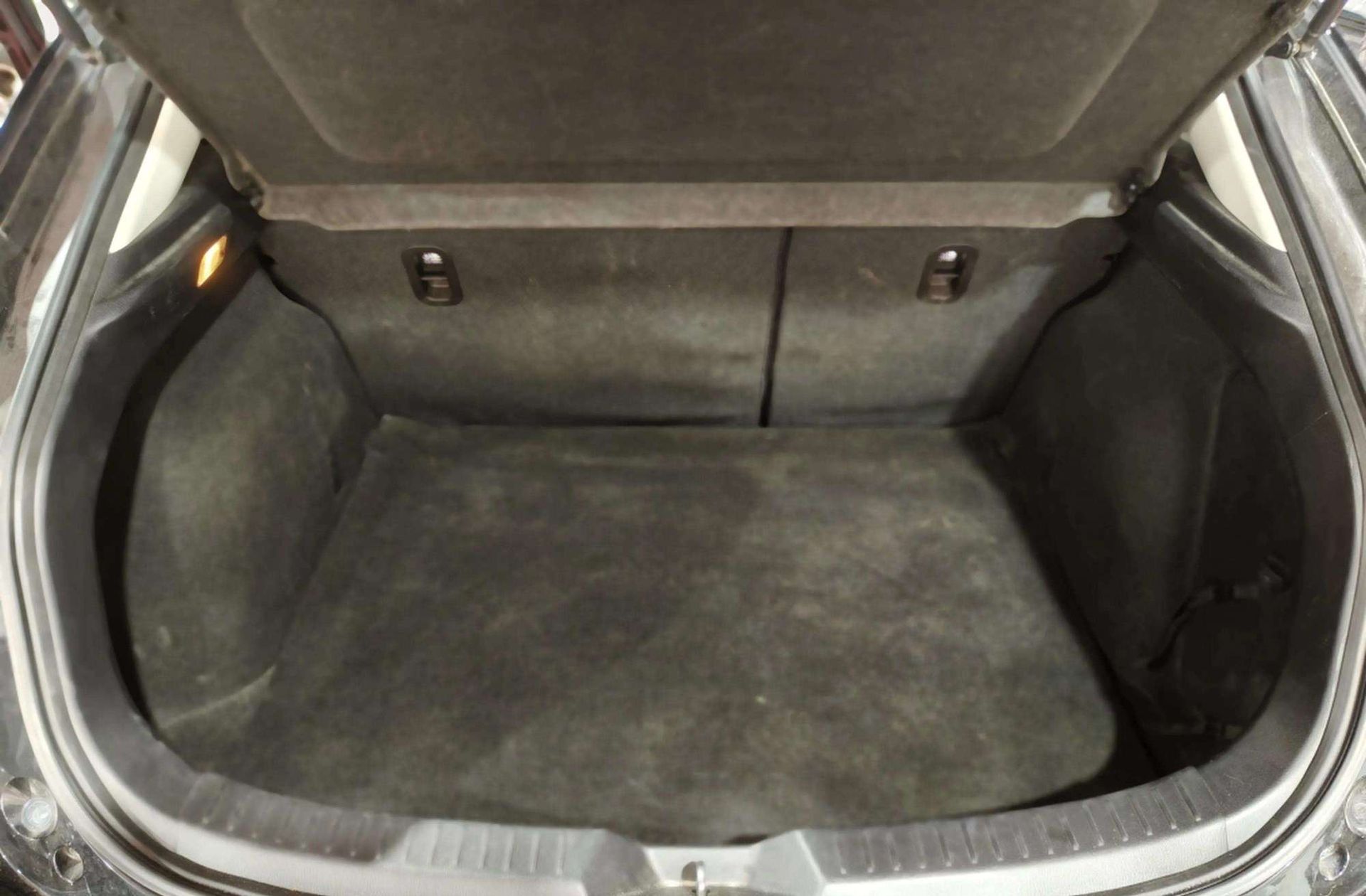 Mazda Mazda3 2.0 GE Black Tech Edition - foto 14