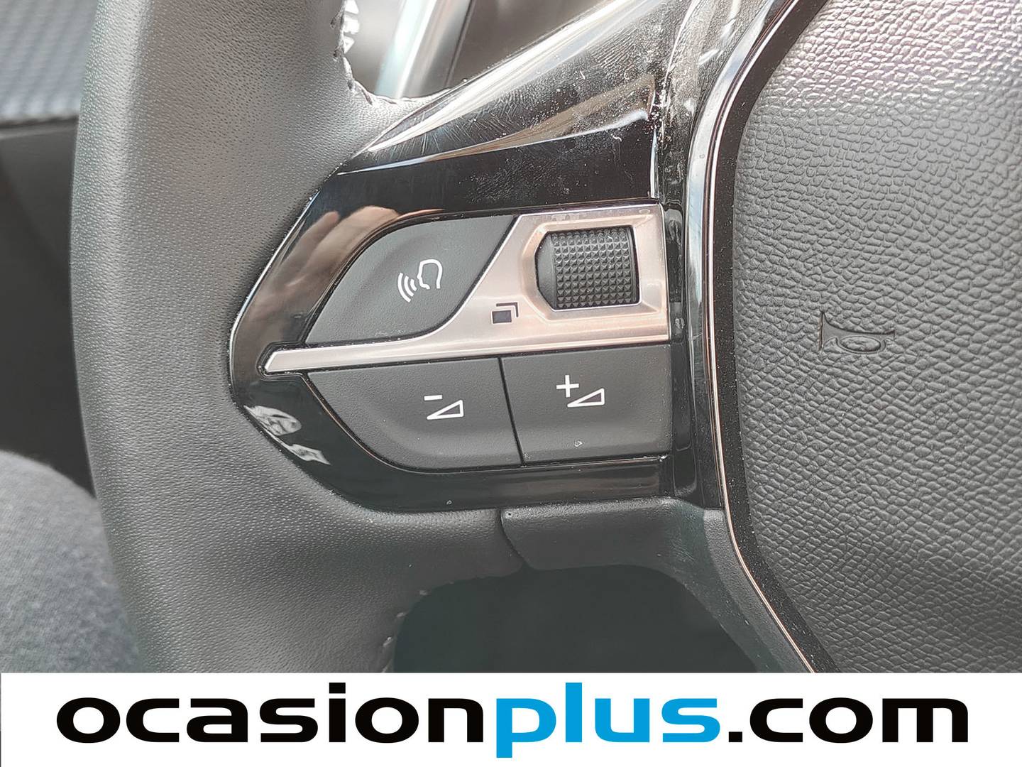 Foto Peugeot 2008 Peugeot 2008 Allure Hybrid eDCS6 (136 CV)