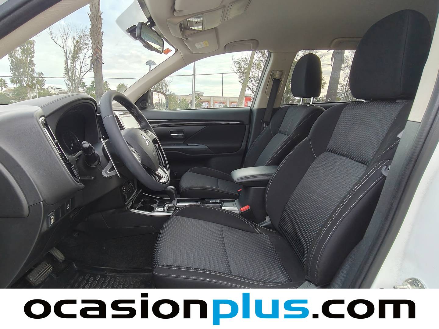 Foto Mitsubishi Outlander Mitsubishi Outlander 200 MPI Motion 2WD CVT (150 CV) 7 Plazas