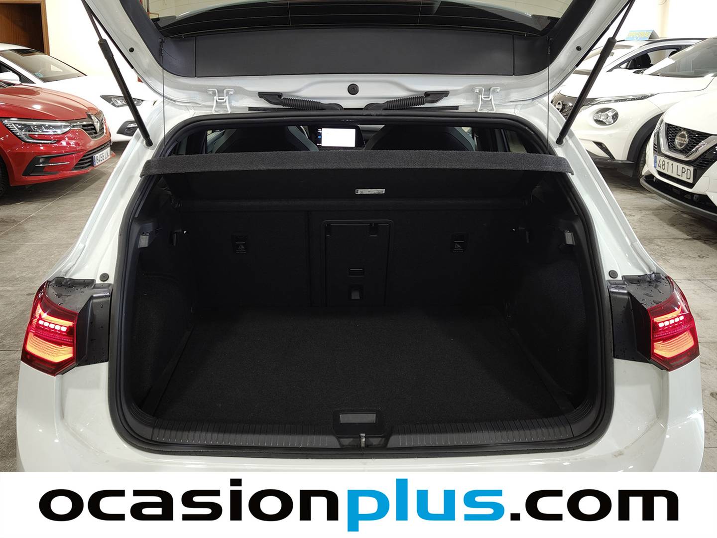 Fotos maletero Volkswagen Golf Volkswagen Golf R-Line 1.5 eTSI (150 CV) DSG