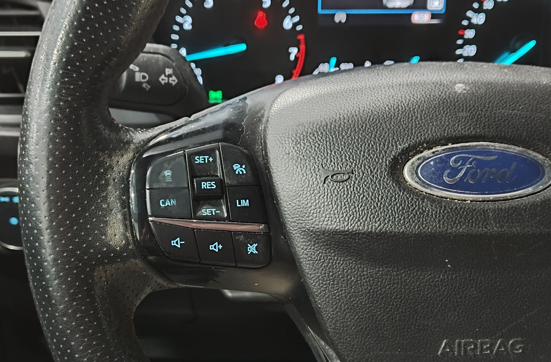 Ford Focus 1.0 EcoBoost ST-Line - foto 27