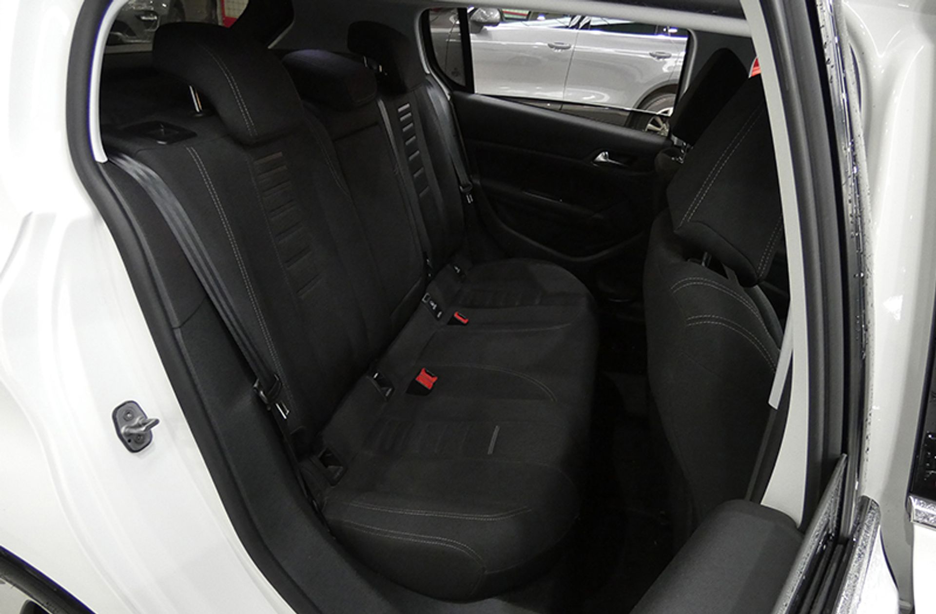 Peugeot 308 1.6 THP Allure - foto 17