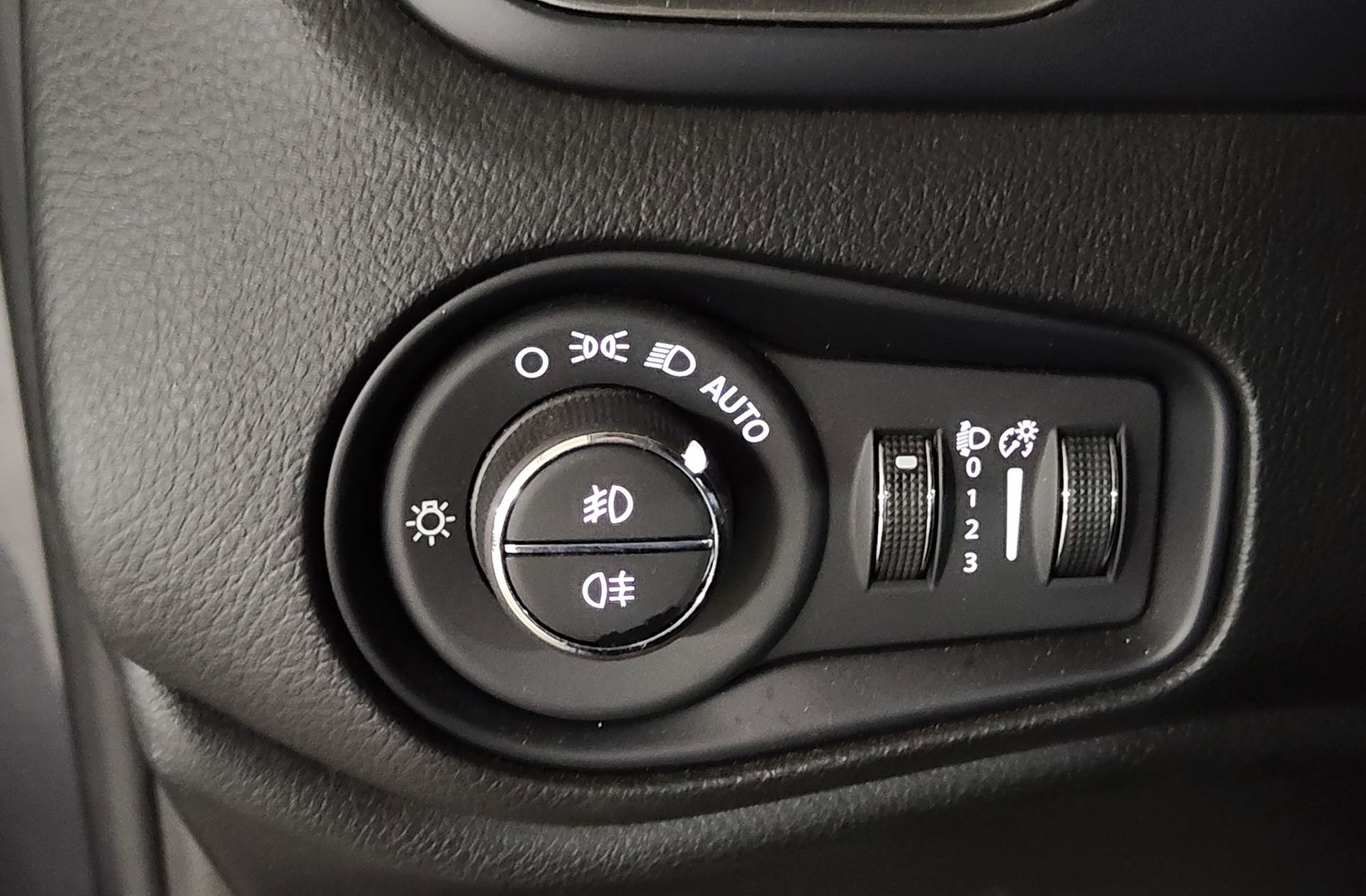 Jeep Renegade eHybrid 1.5 Altitude DCT - foto 22