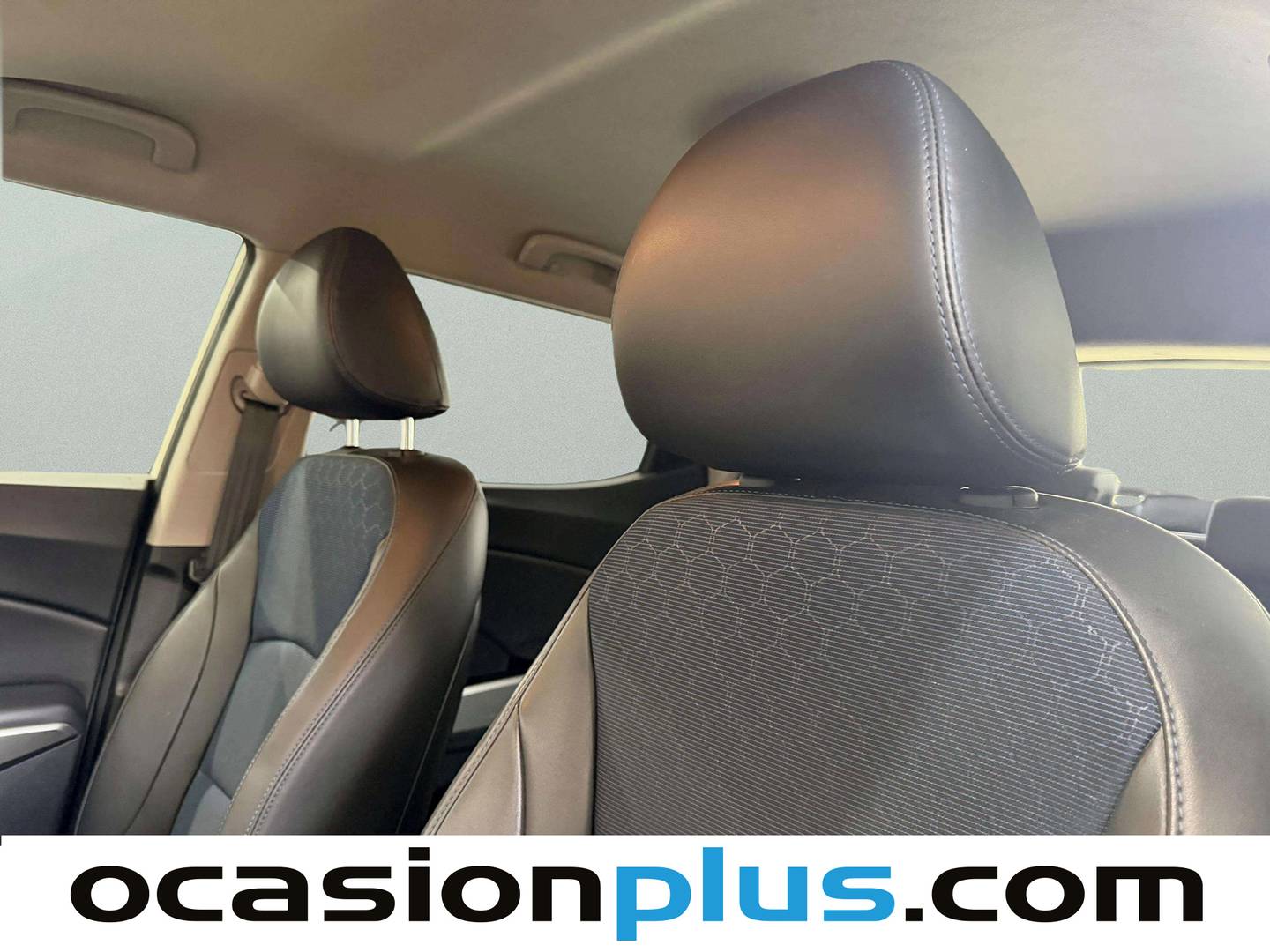 Equipamiento del SsangYong Tivoli SsangYong Tivoli D16T Limited 4x4 Auto (115 CV)