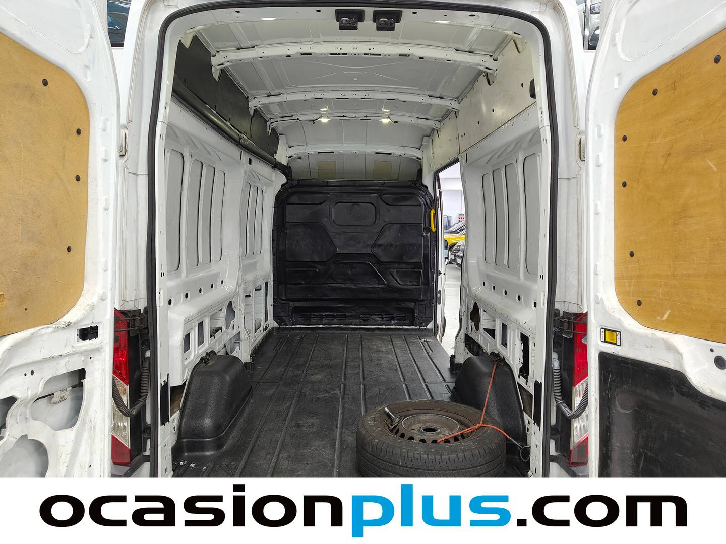 Foto asientos traseros Ford Transit Ford Transit Furgon 350 L3H2 Trend Delantera (130 CV)