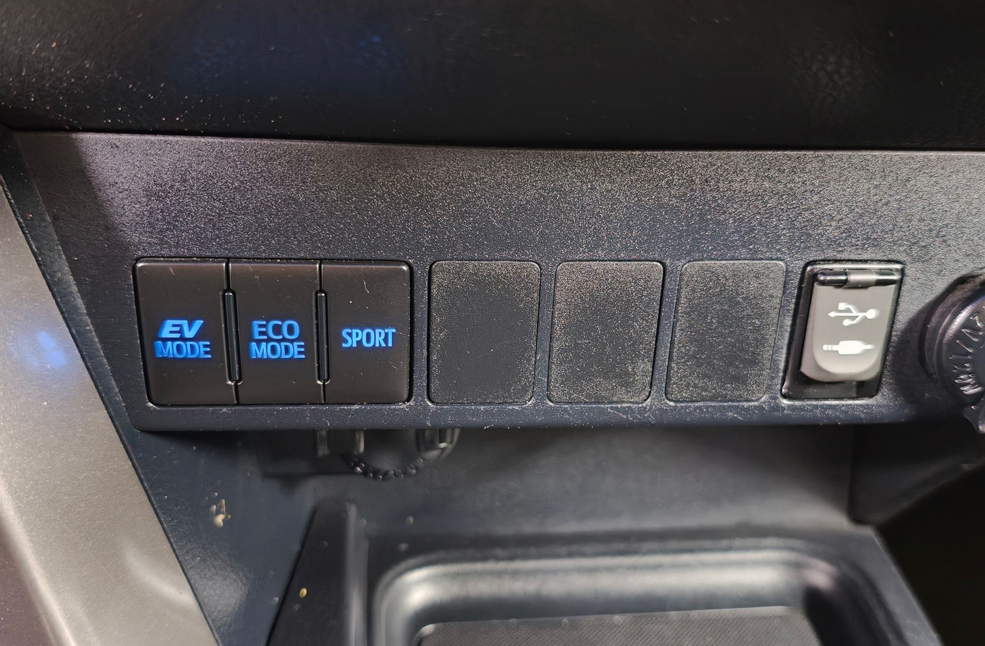 Toyota RAV4 2.5l hybrid Advance Pack Drive 2WD - foto 29