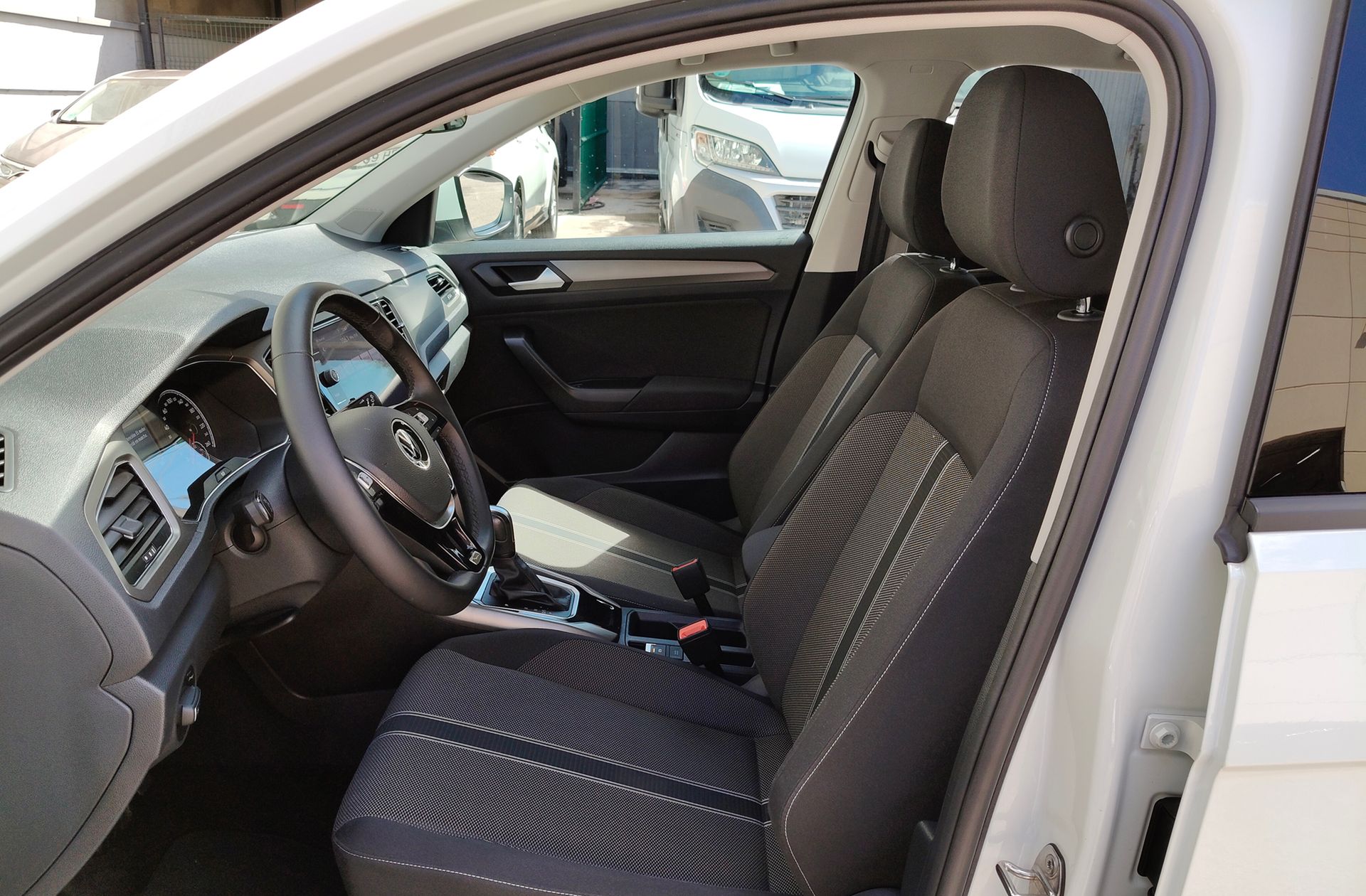 Volkswagen T-Roc Advance R-Line 1.5 TSI DSG - foto 12