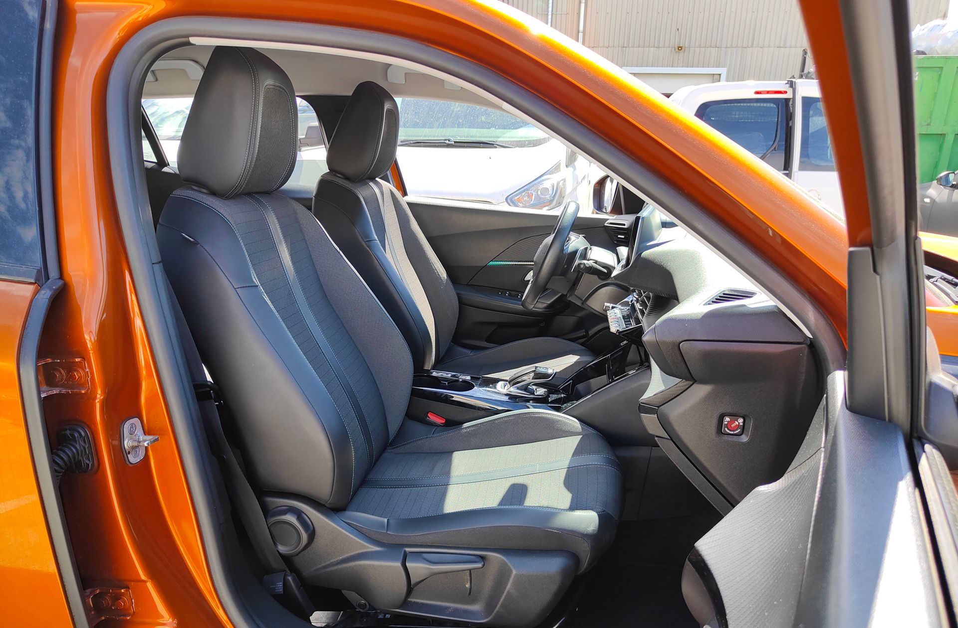 Peugeot 2008 PureTech 130 Allure EAT8 - foto 18
