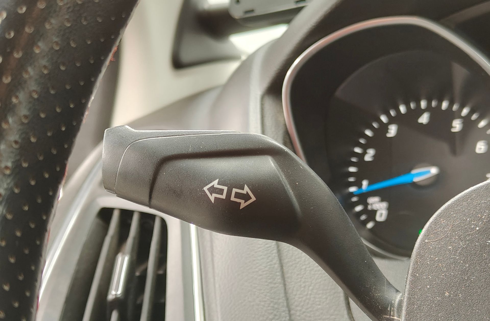 Ford Focus 1.0 EcoBoost Trend - foto 21