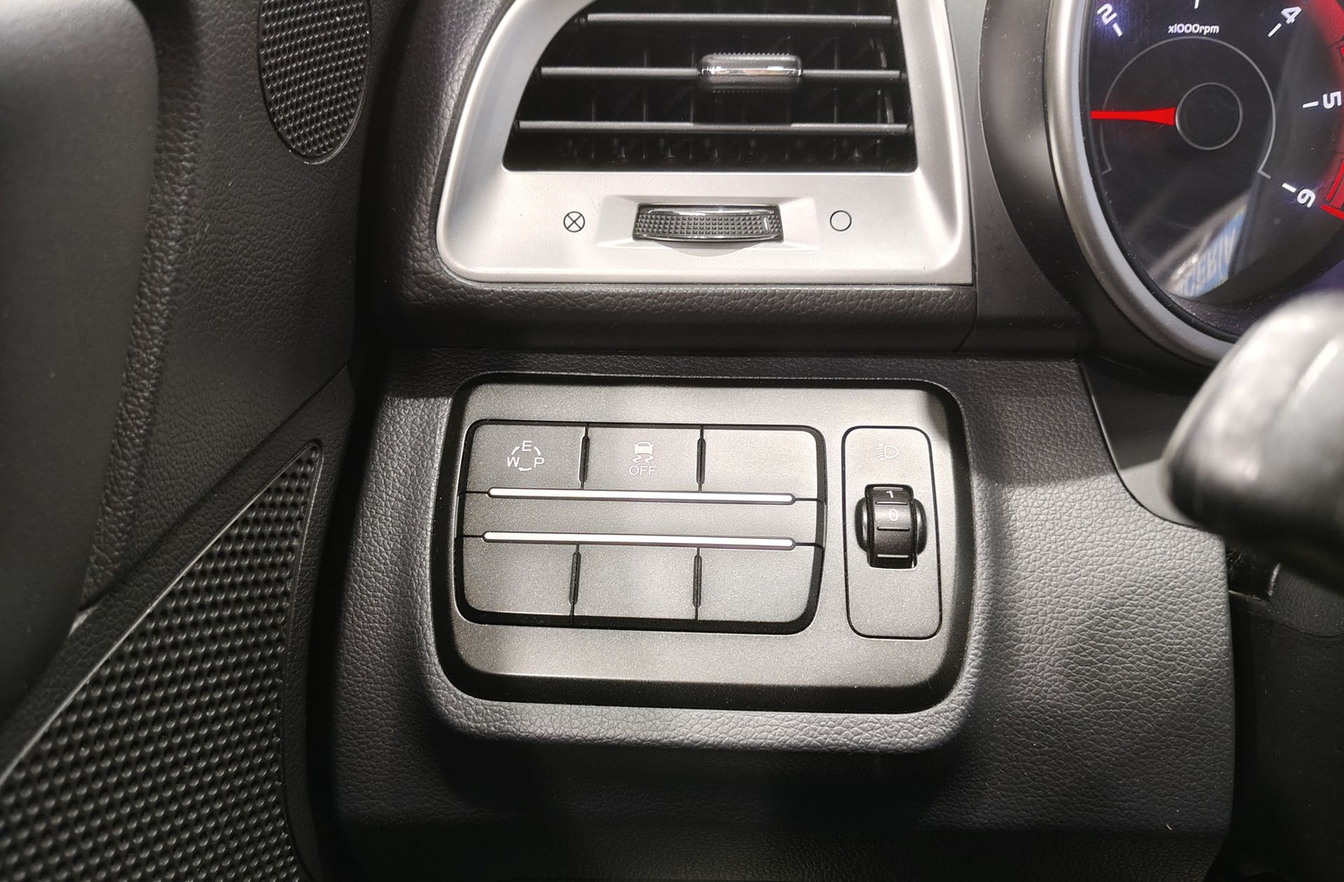 SsangYong Tivoli 1.6 D16T Limited 4x2 - foto 20
