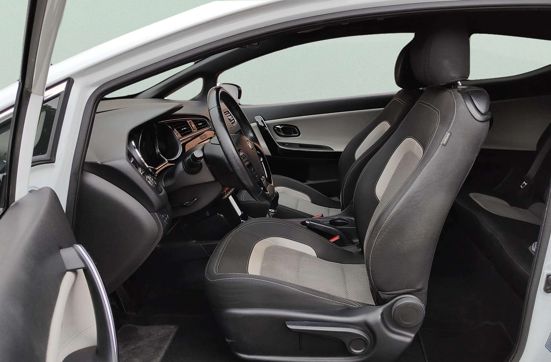 Kia ProCeed 1.6 CRDi VGT Eco-Dynamics x-Tech16 - foto 10