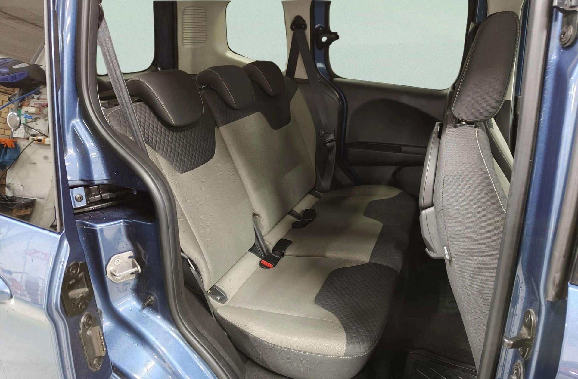 Ford Tourneo Courier 1.5 TDCi Titanium - foto 17