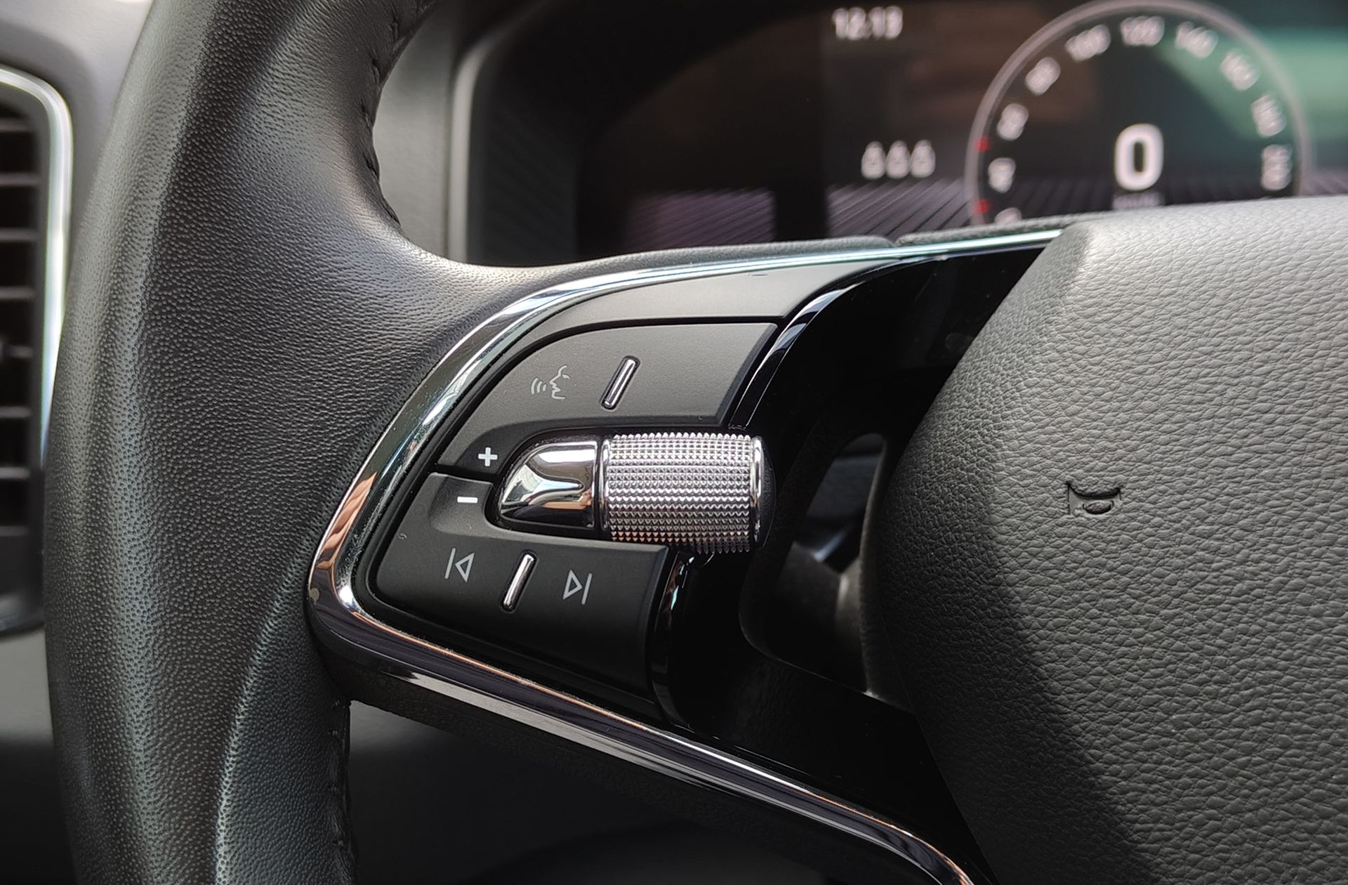 Škoda Karoq 2.0 TDI Selection - foto 27