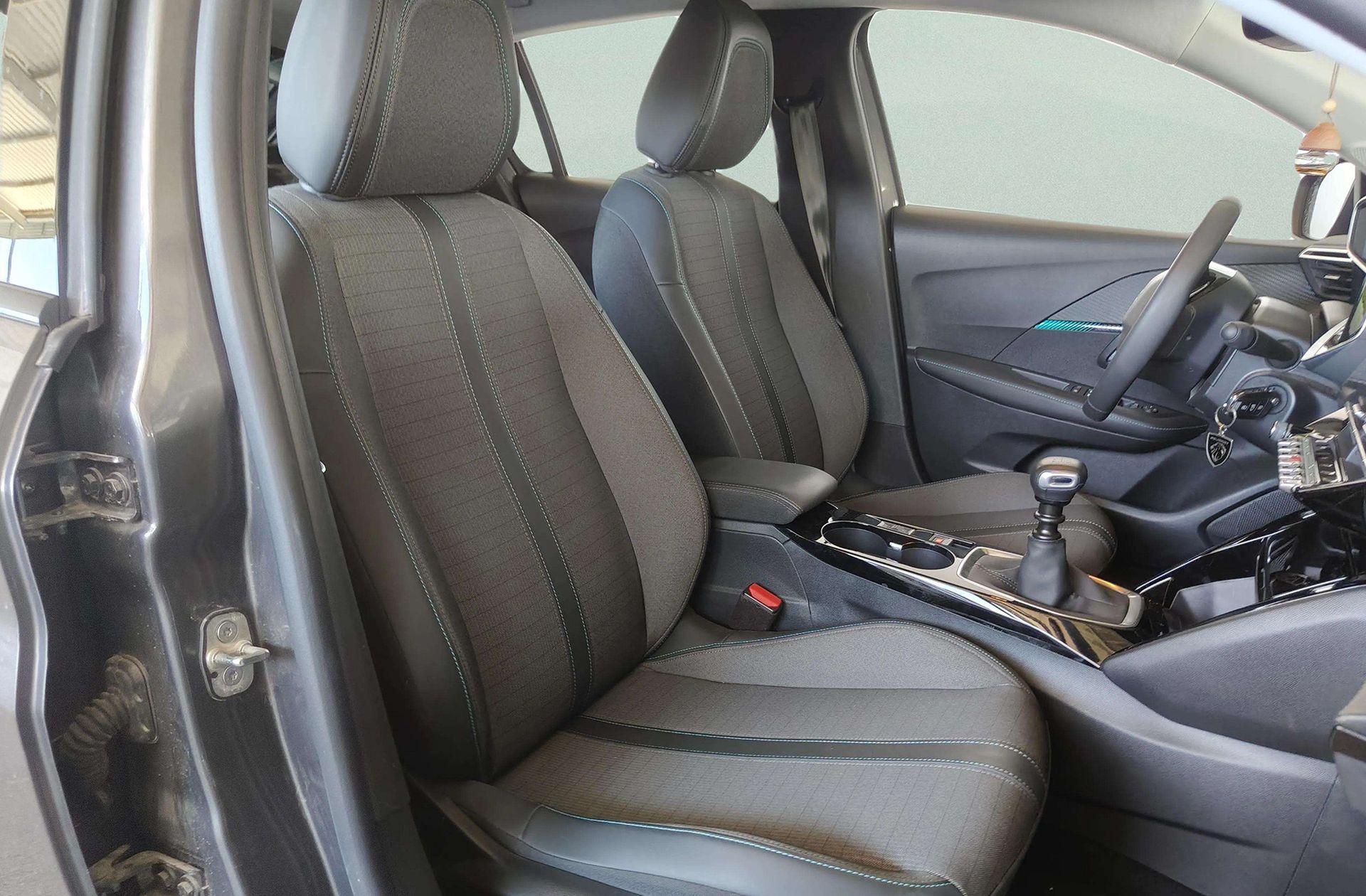 Peugeot 208 BlueHDi 100 Allure Pack - foto 18
