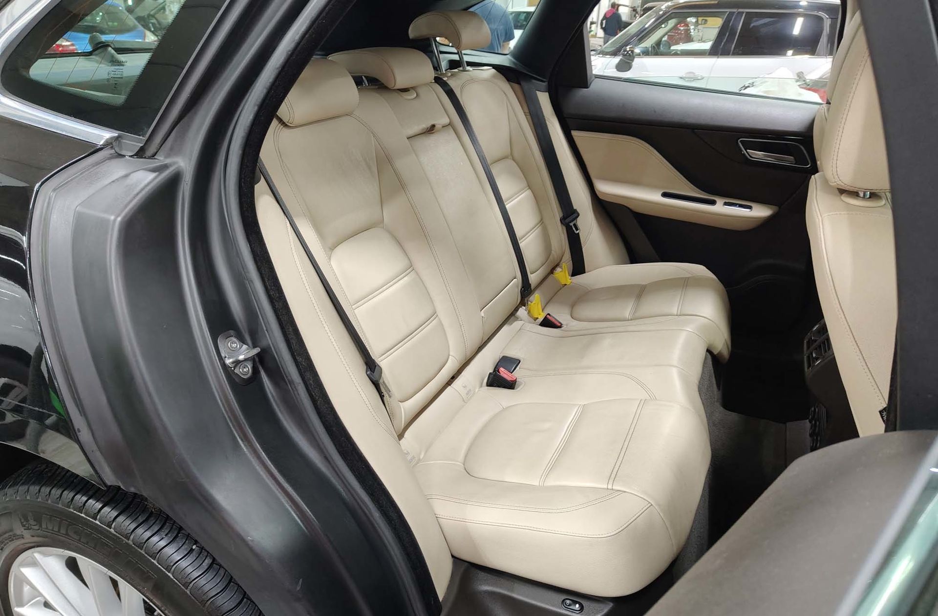 Jaguar F-Pace 2.0T i4 Prestige AWD - foto 19