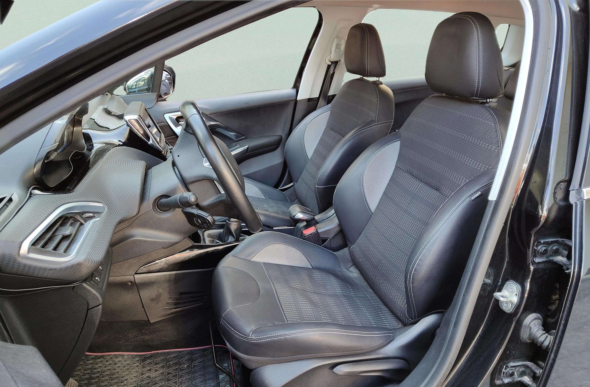 Peugeot 2008 e-HDI 92 Allure - foto 10
