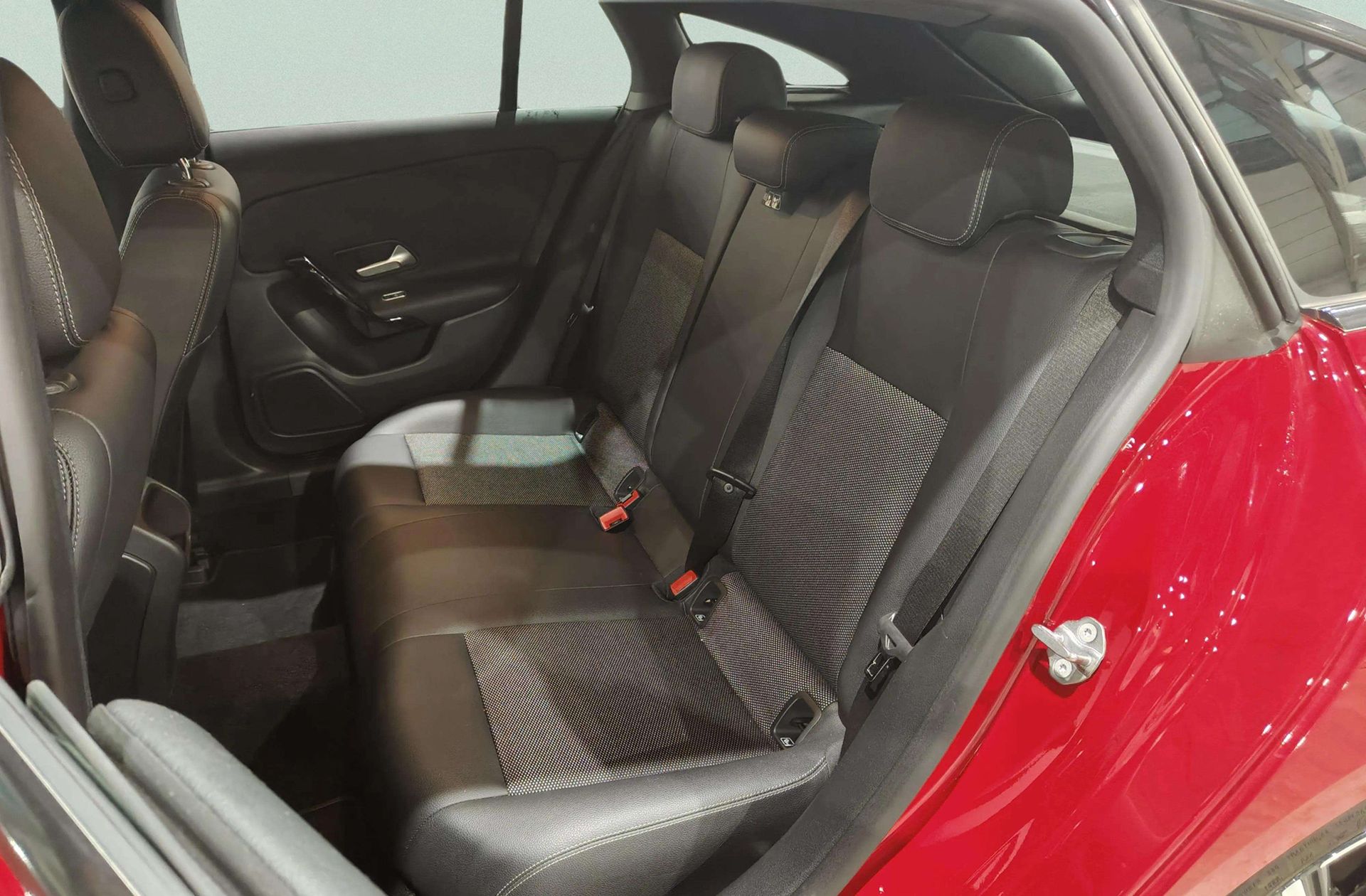 Mercedes-Benz CLA Shooting Brake 180 - foto 12