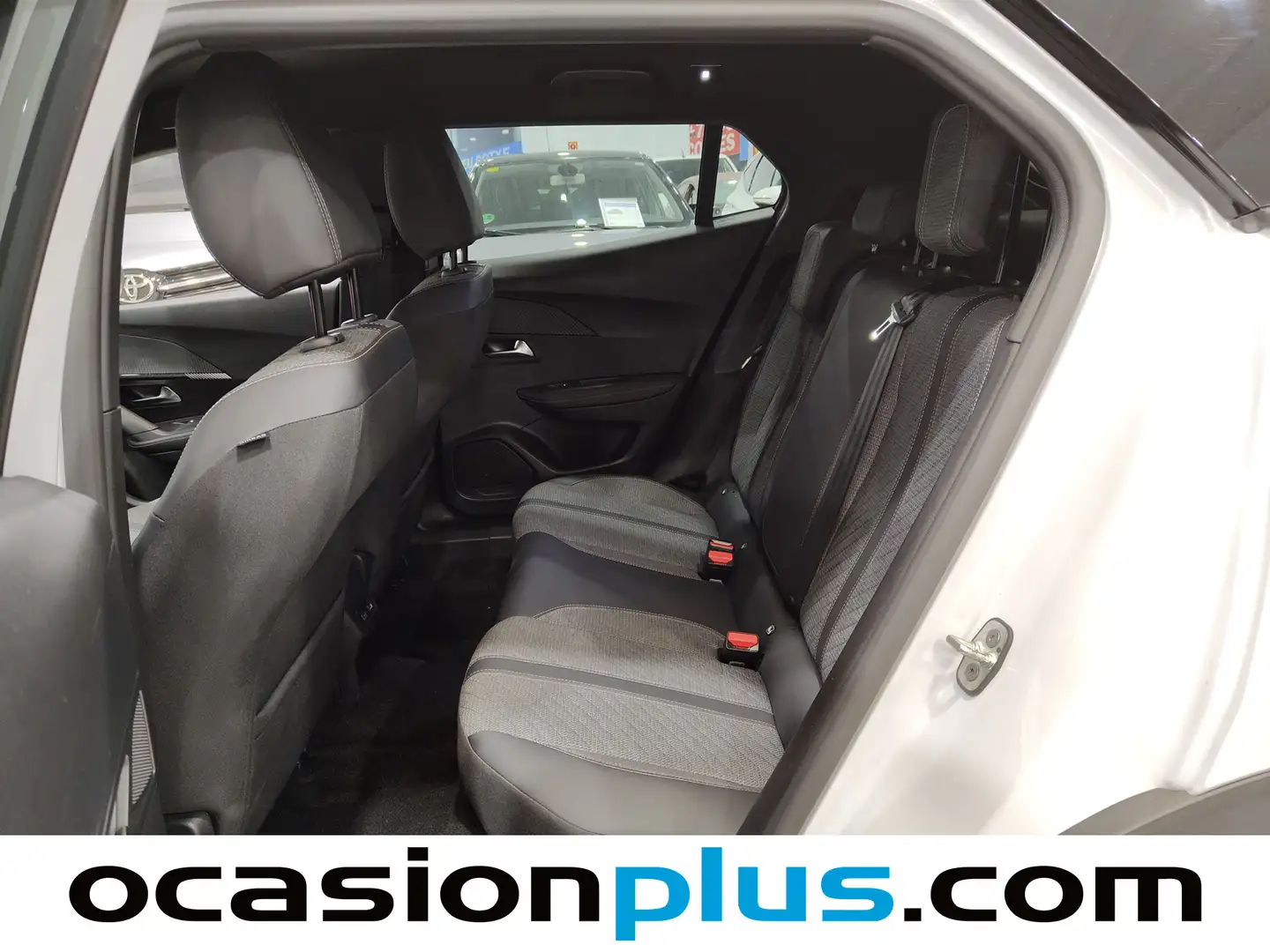 Foto Peugeot 2008 Peugeot 2008 Allure Hybrid eDCS6 (136 CV)